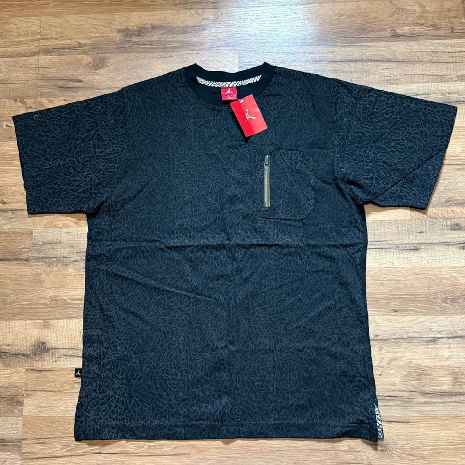 Jordan Brand 2007 Air Jordan Elephant Print Zipper Pocket Short Sleeve Size US XL / EU 56 / 4 - 1 Thumbnail