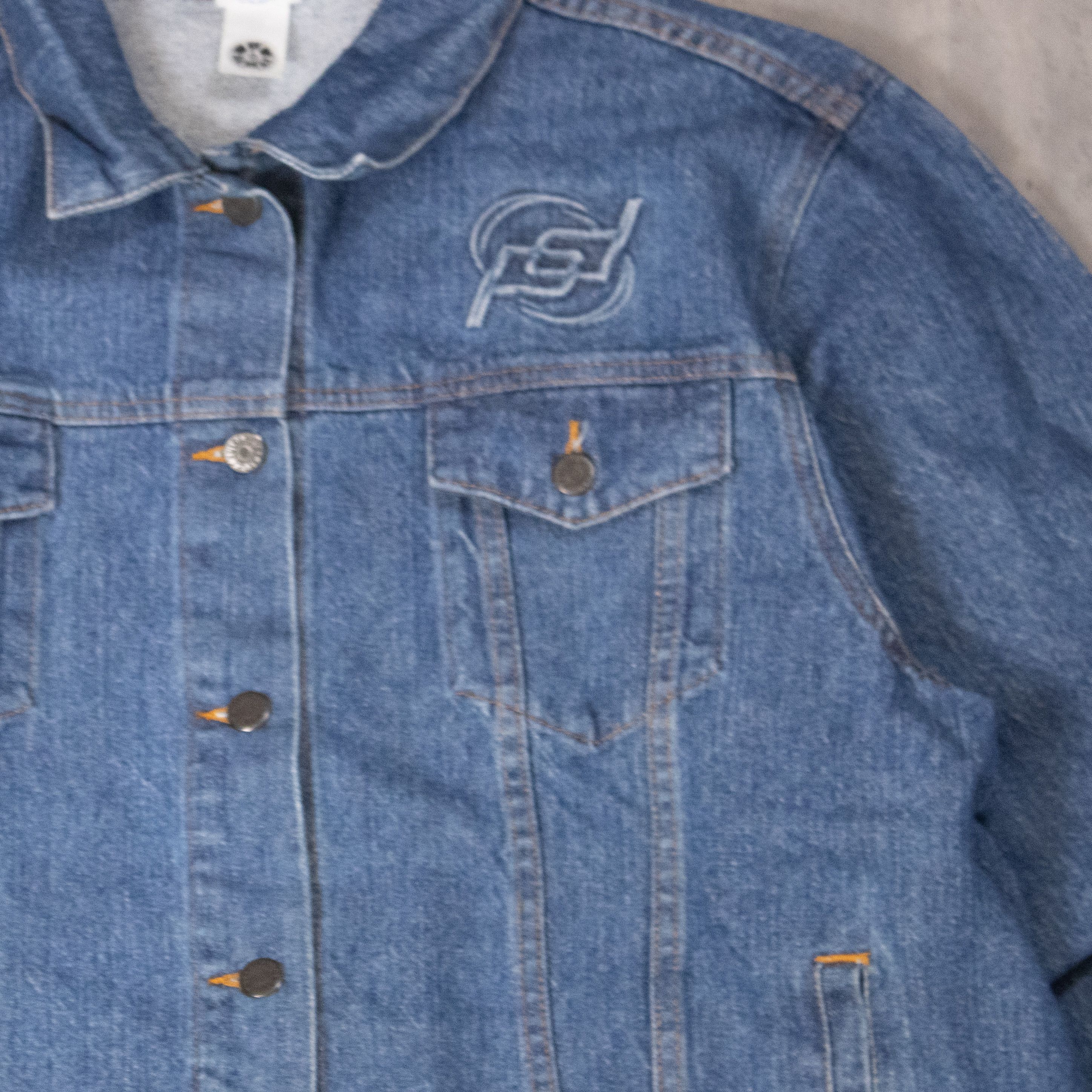 Vintage Vintage 1990s IAofM Embossed Indigo Oversize Jean Jacket Size US XL / EU 56 / 4 - 3 Thumbnail