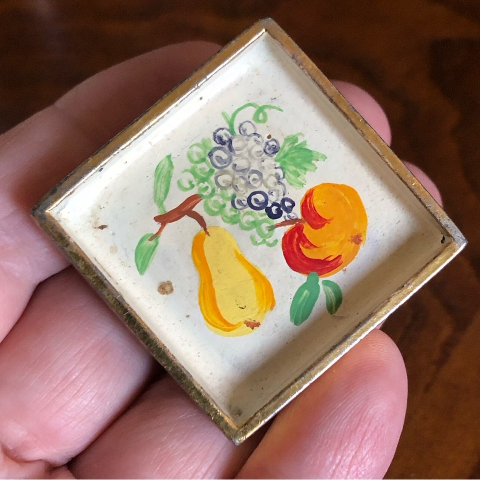 Vintage Vintage mid century hand painted fruit shadow box fur clip Size ONE SIZE - 4 Thumbnail