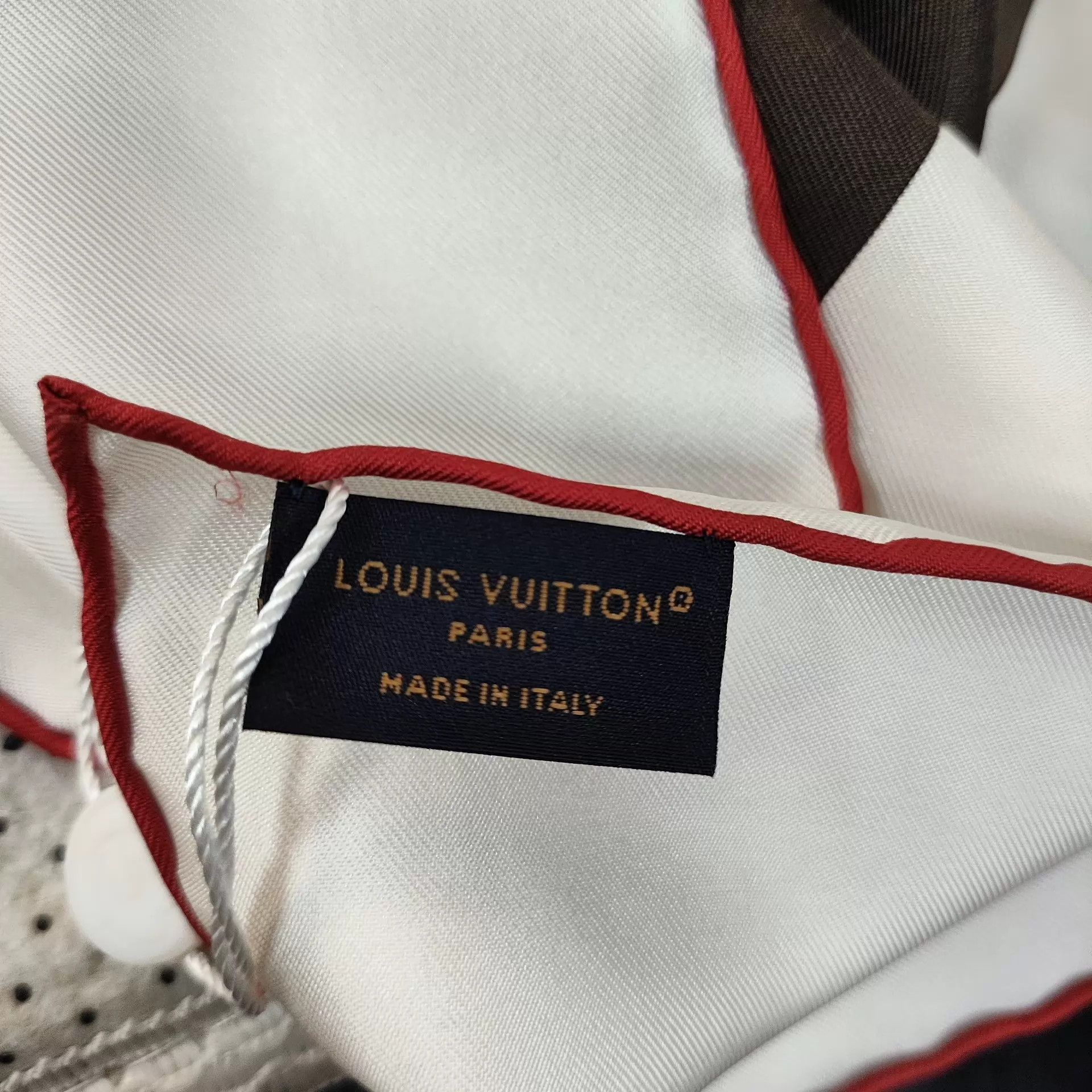 Louis Vuitton LV Full Print Scarf 90x90 Near New Size ONE SIZE - 3 Thumbnail