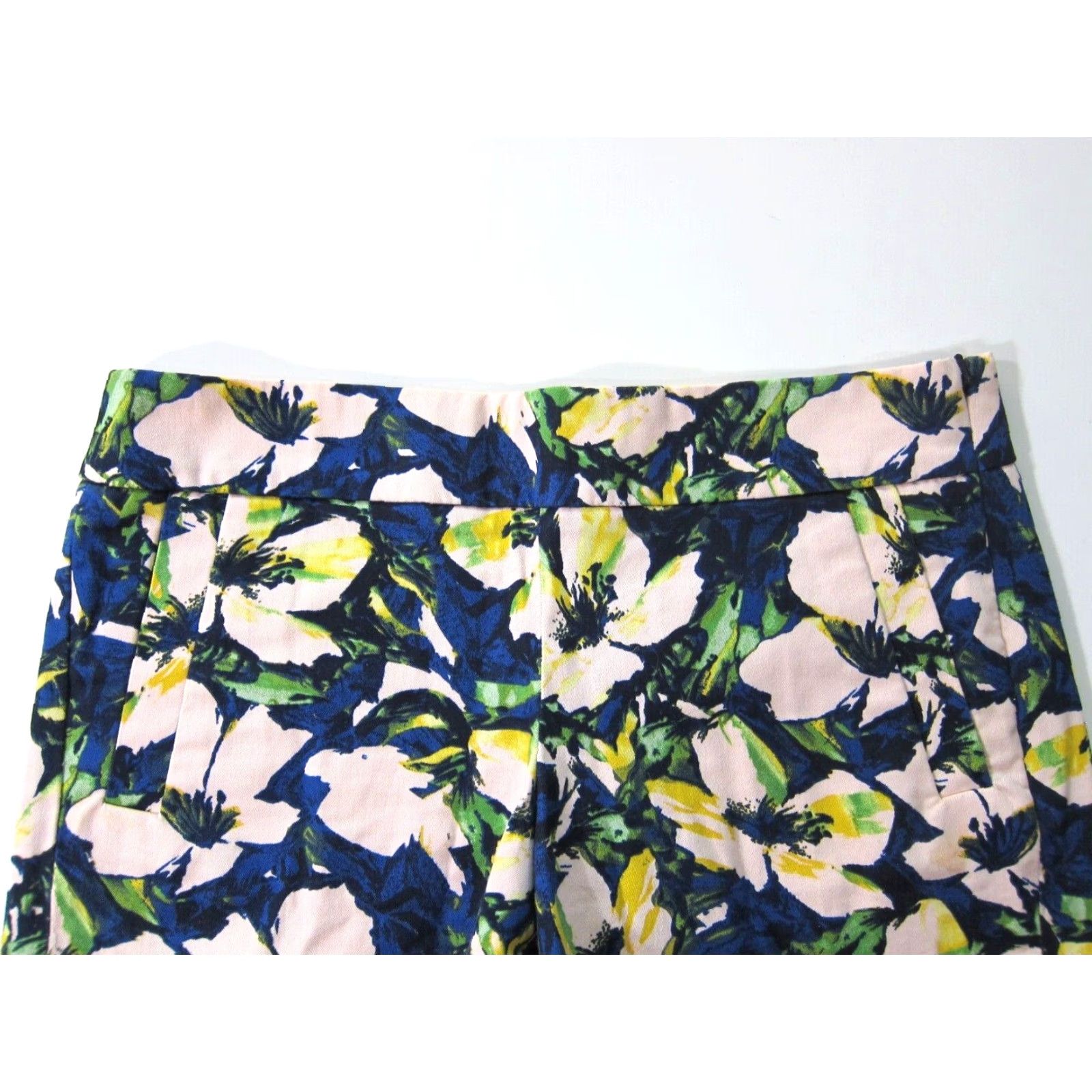 J.Crew J. Crew Cotton Stretch Floral Chino Shorts Blue Yellow Green Women 4/Small Chino Shorts Women 4/Small Blue Green Yellow Floral Cotton Stretch J. Crew Size 27" / US 4 / IT 40 - 6 Thumbnail