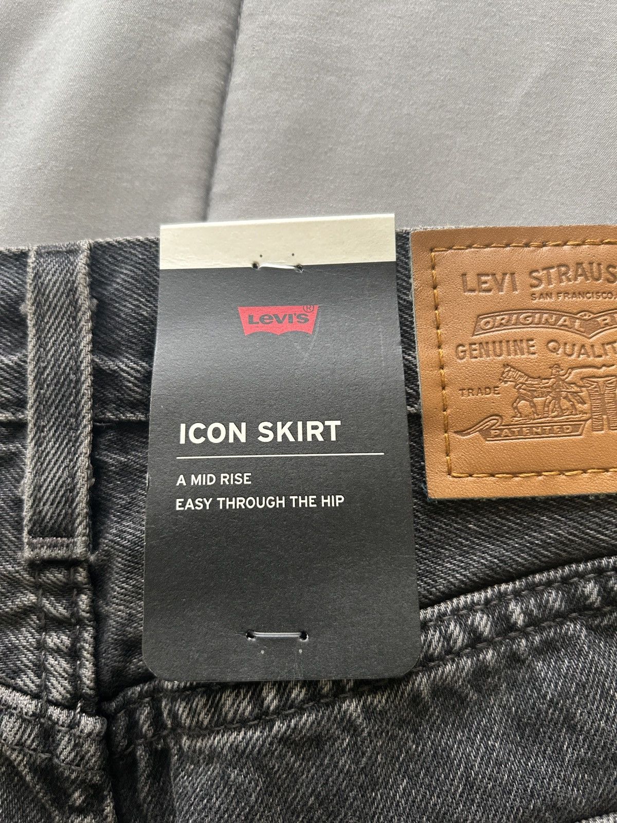 Levi's Levi’s Black Mini Skirt Size 24" / US 00 / IT 34 - 4 Thumbnail