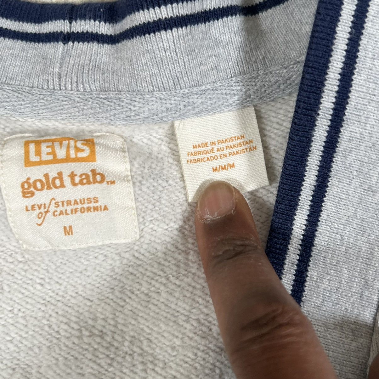 Levi's Vtg LEVIS Gold Tab Mens Cotton V-Neck Button CARDIGAN Gray M Size US M / EU 48-50 / 2 - 3 Thumbnail