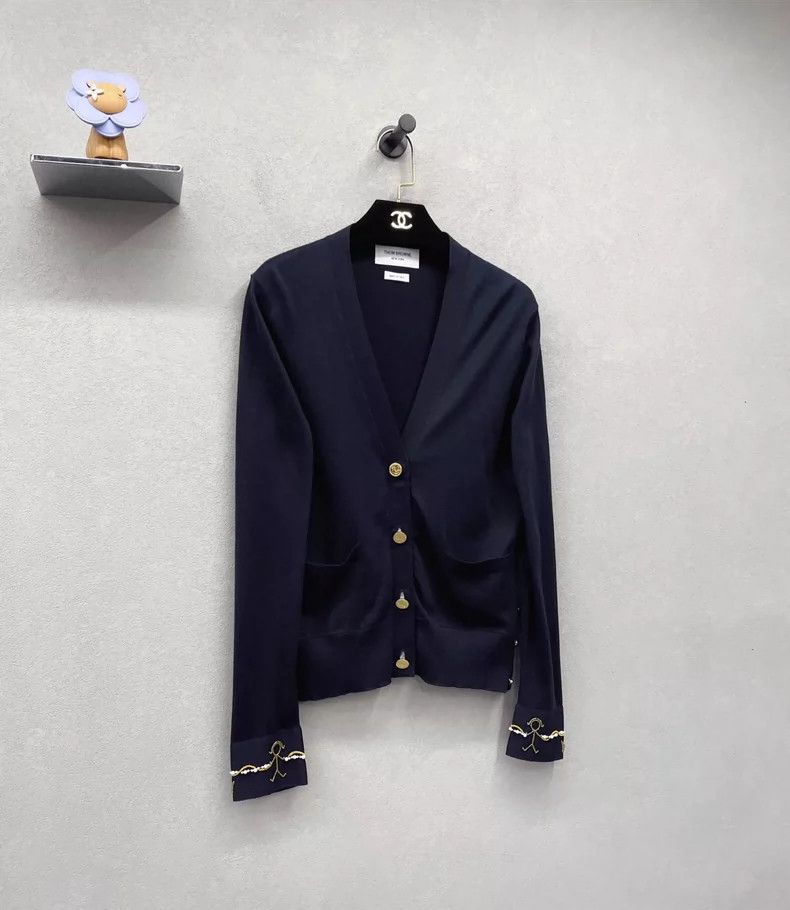 Thom Browne Thom Browne V-neck buttoned knit sweater with sleeve end p Size XS / US 0-2 / IT 36-38 - 3 Thumbnail