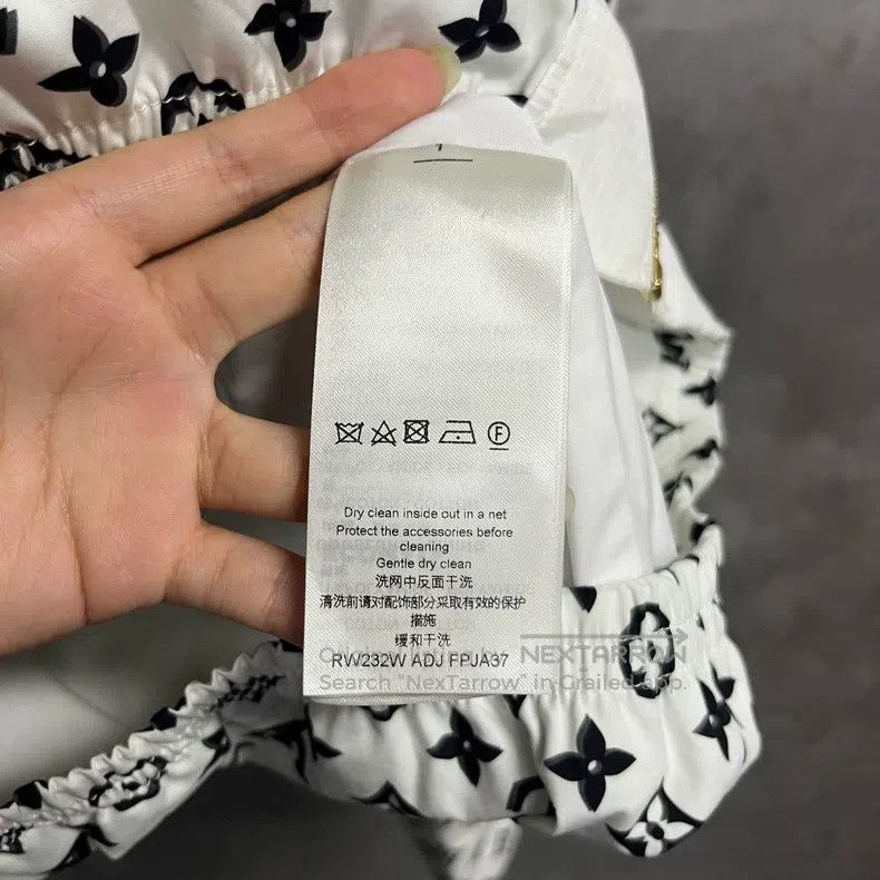 Louis Vuitton Louis Vuitton White Logo monogrammed stand-up collar jacke Size XS / US 0-2 / IT 36-38 - 4 Thumbnail