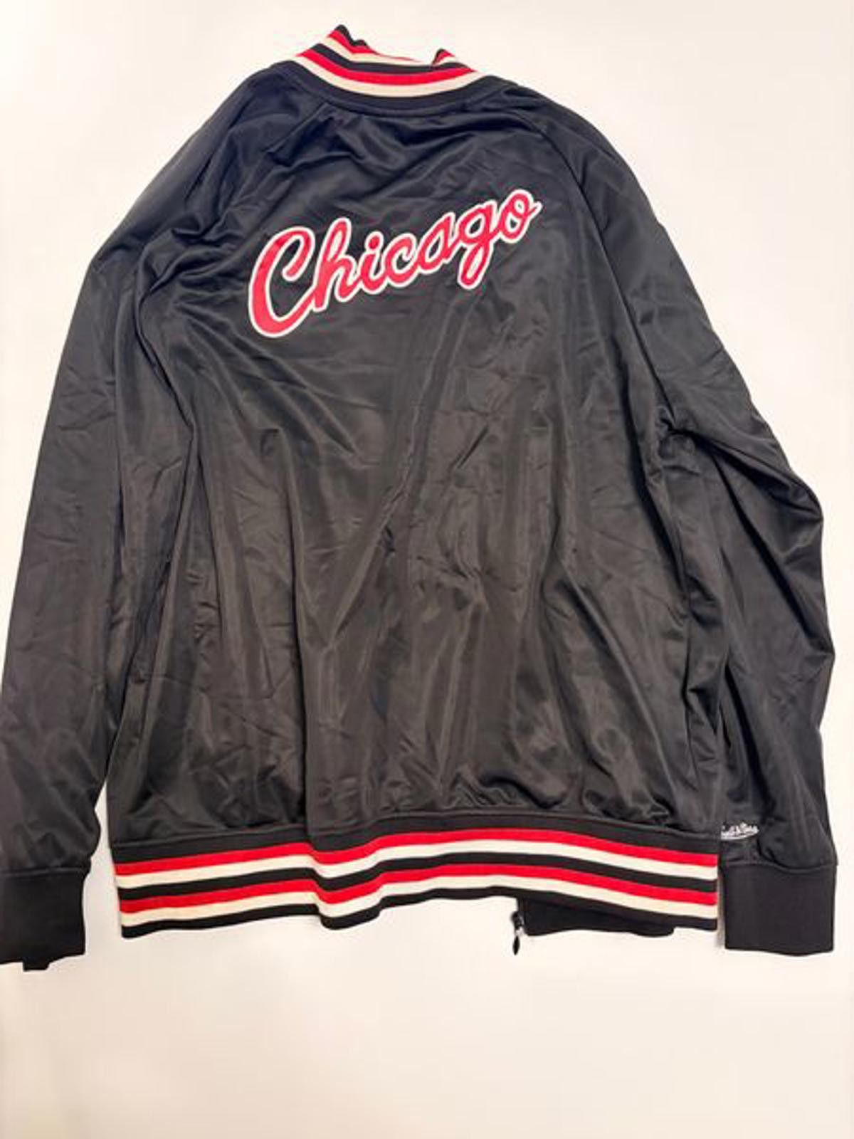 Mitchell & Ness Mitchell & Ness Chicago Bulls Varsity Jacket (Size 3XL) Size US XXL / EU 58 / 5 - 3 Thumbnail