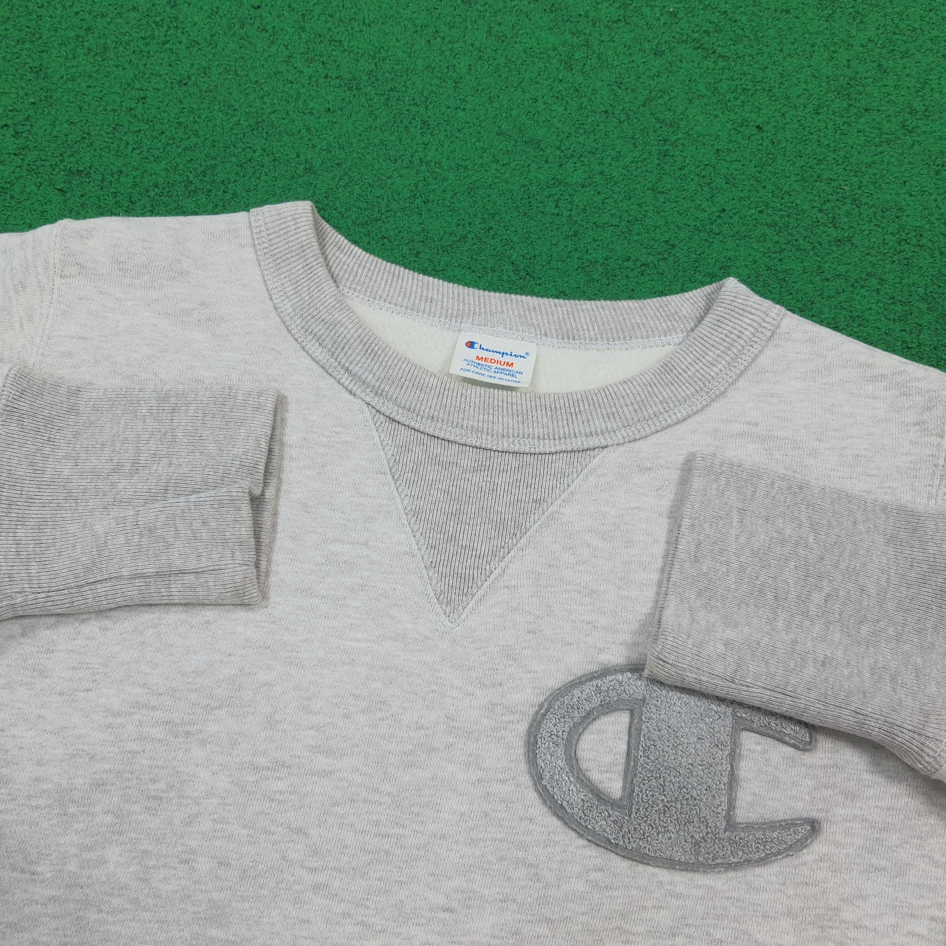 Champion Vintage Champion Big Logo Chenille Patch Sweatshirt C309N4 Size US S / EU 44-46 / 1 - 5 Thumbnail