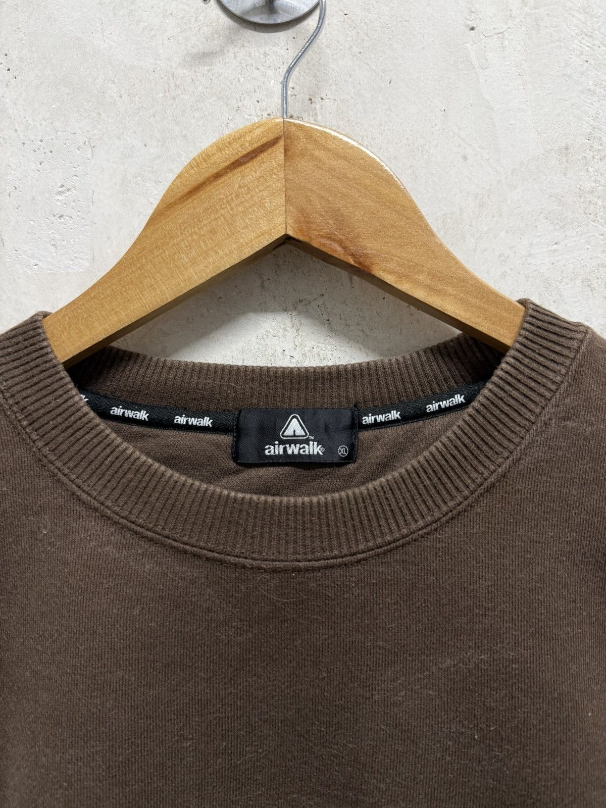 Airwalk 2000s Airwalk Chalk Big Spell Out Sweatshirt Size US XL / EU 56 / 4 - 5 Thumbnail