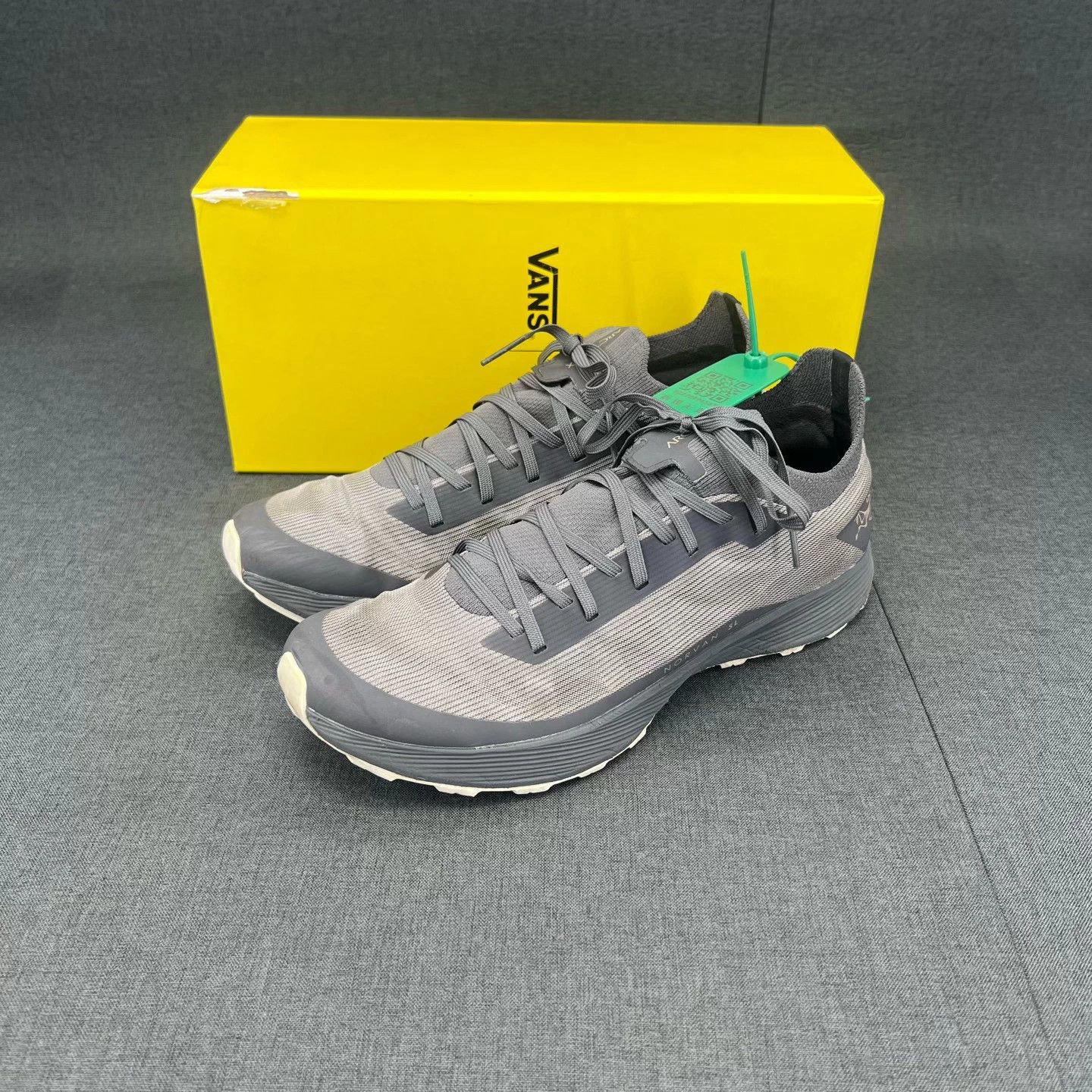 Arc'teryx Arc'teryx Norvan SL 3 Grey 40.5 w/ Box Size US 7.5 / EU 40-41 - 1 Thumbnail