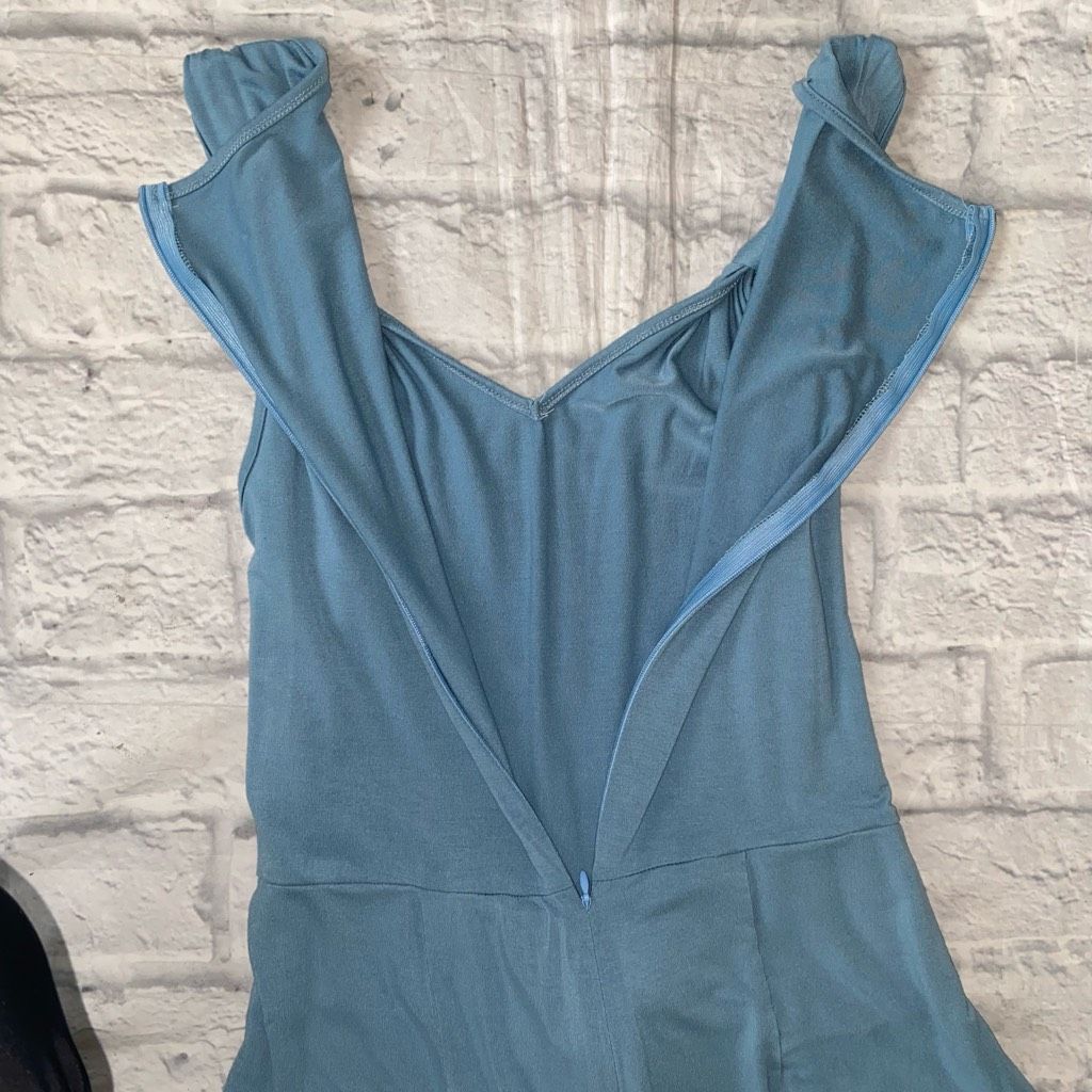 Other Women M sleeveless wide leg Flowy jumpsuit w/tie belt blue Size 30" / US 8 / IT 44 - 5 Thumbnail