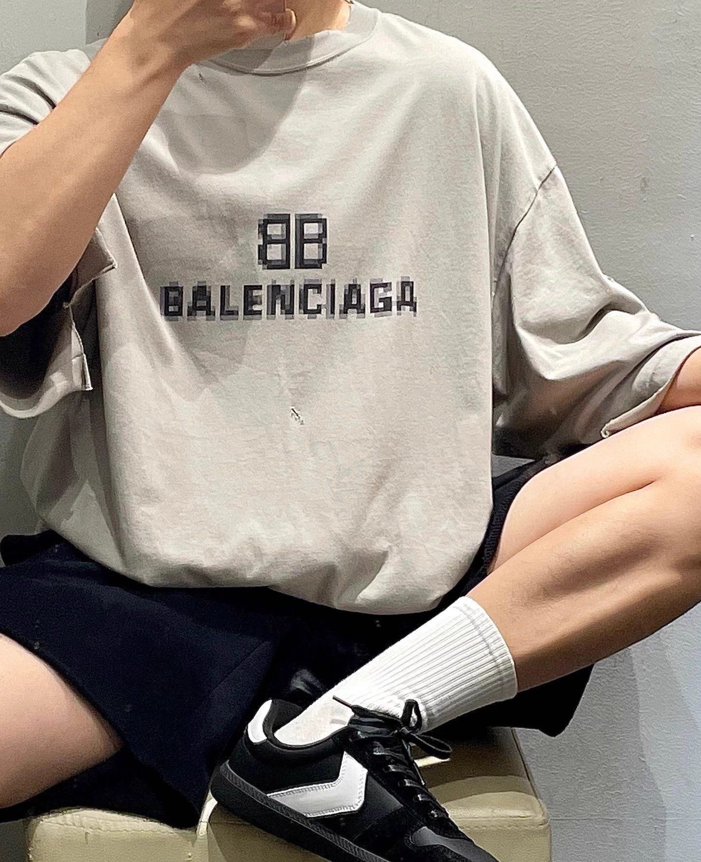 Balenciaga Balenciaga Mosaic Blurred Logo Distressed Holes XXS T-shirt Size US XXS / EU 40 - 8 Thumbnail