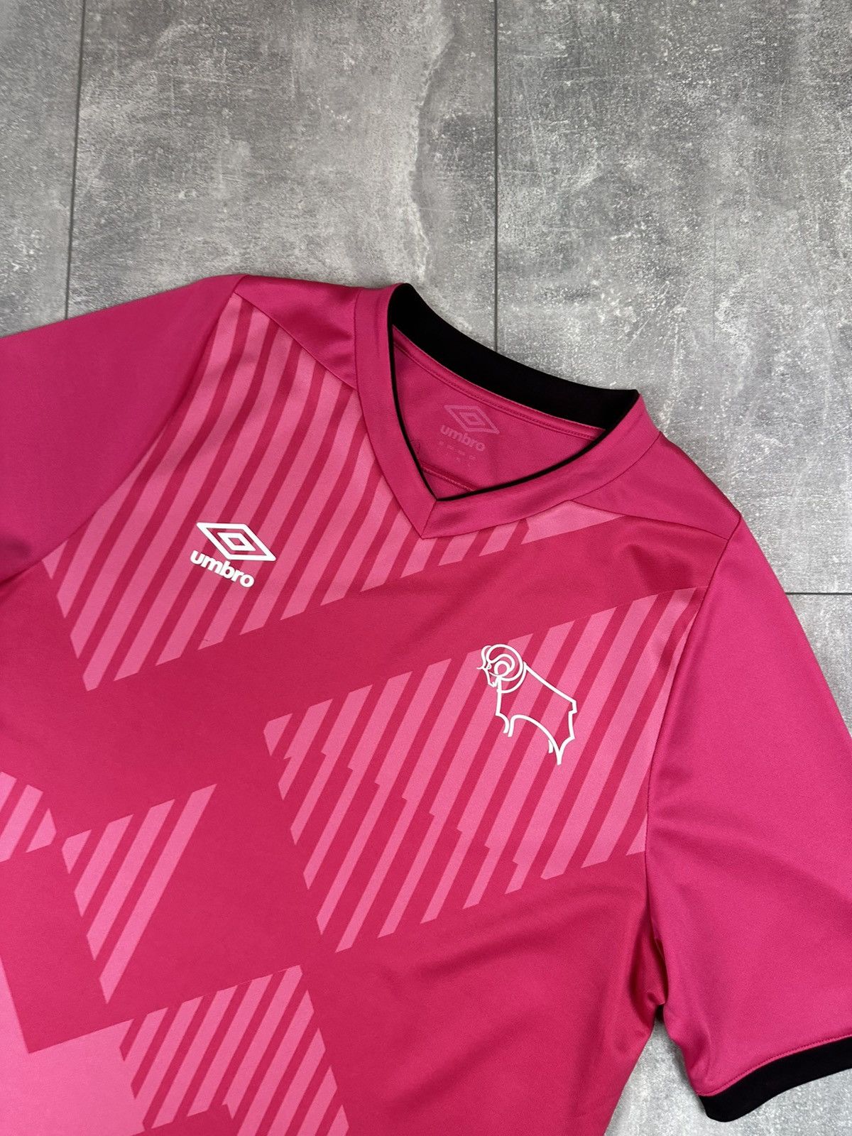 Umbro Umbro Derby Country FC 2020/21 Soccer Jersey Size US L / EU 52-54 / 3 - 6 Thumbnail