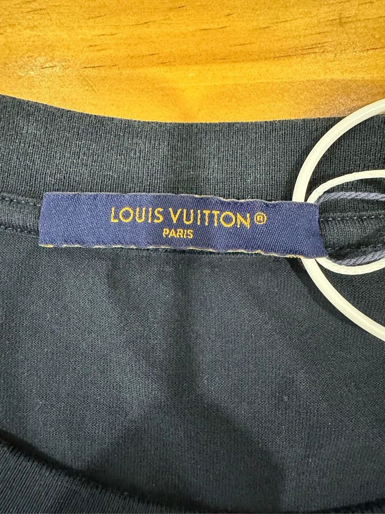 Louis Vuitton Louis Vuitton Dark Blue short sleeves Size US M / EU 48-50 / 2 - 3 Thumbnail