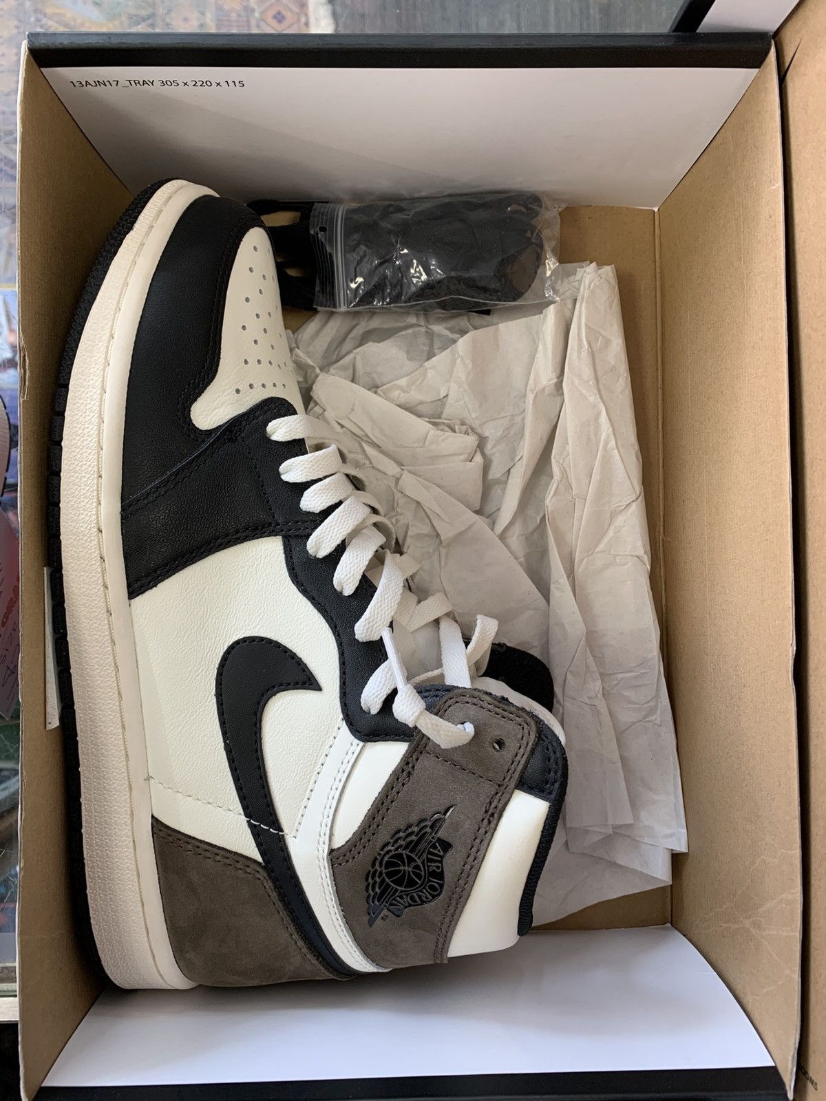 Nike Air Jordan 1 High Mocha Size US 9.5 / EU 42-43 - 11 Thumbnail