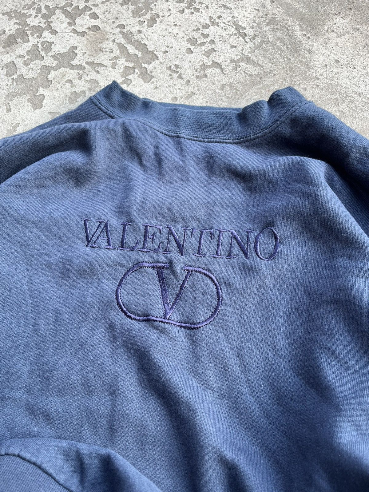 Japanese Brand × Valentino × Vintage 90s Valentino Big Logo Faded Cropped Baggy Boxy Sweatshirt Size US S / EU 44-46 / 1 - 4 Thumbnail