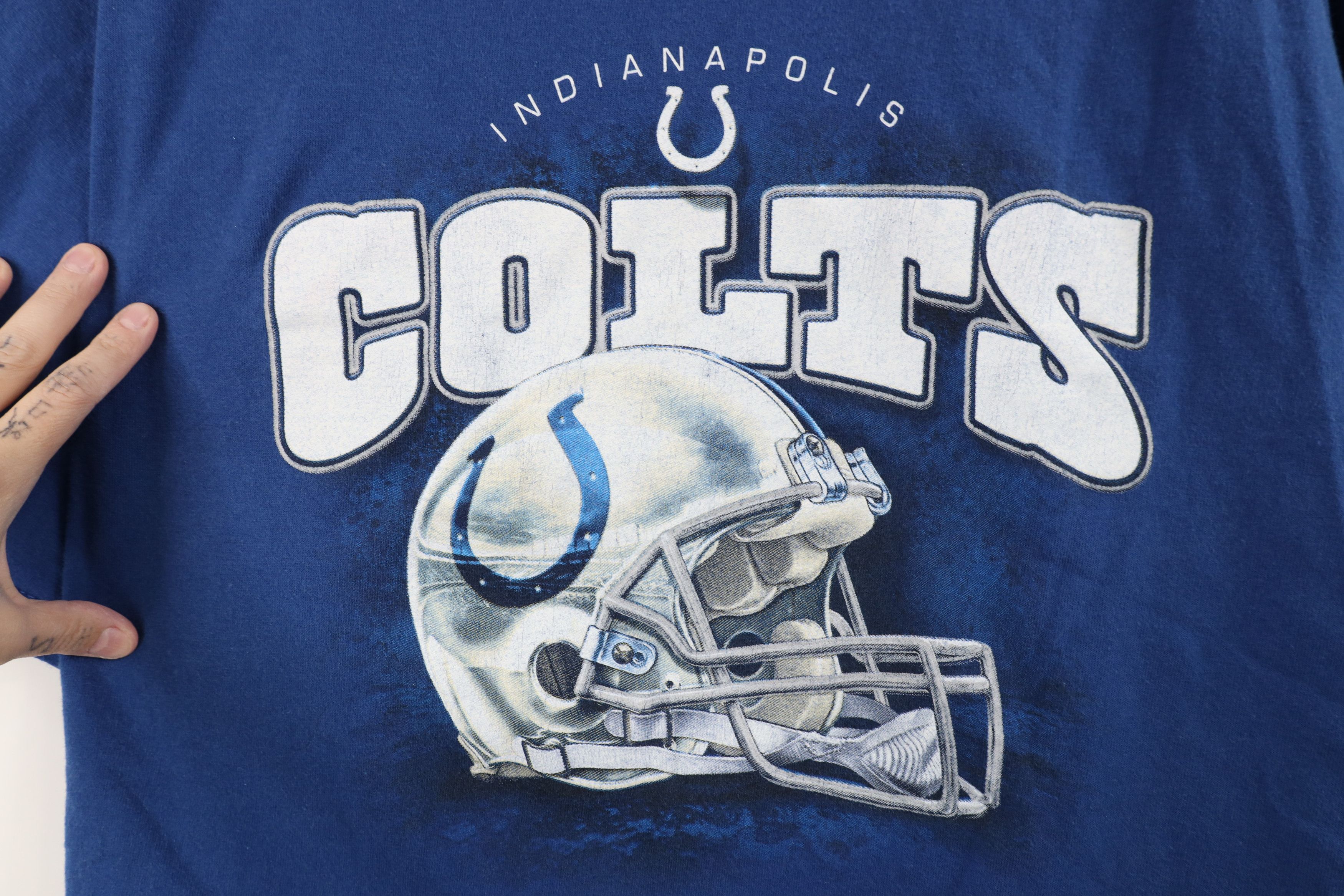 Vintage Vintage Y2K 2005 NFL Indianapolis Football T-Shirt Blue Size US XL / EU 56 / 4 - 4 Thumbnail