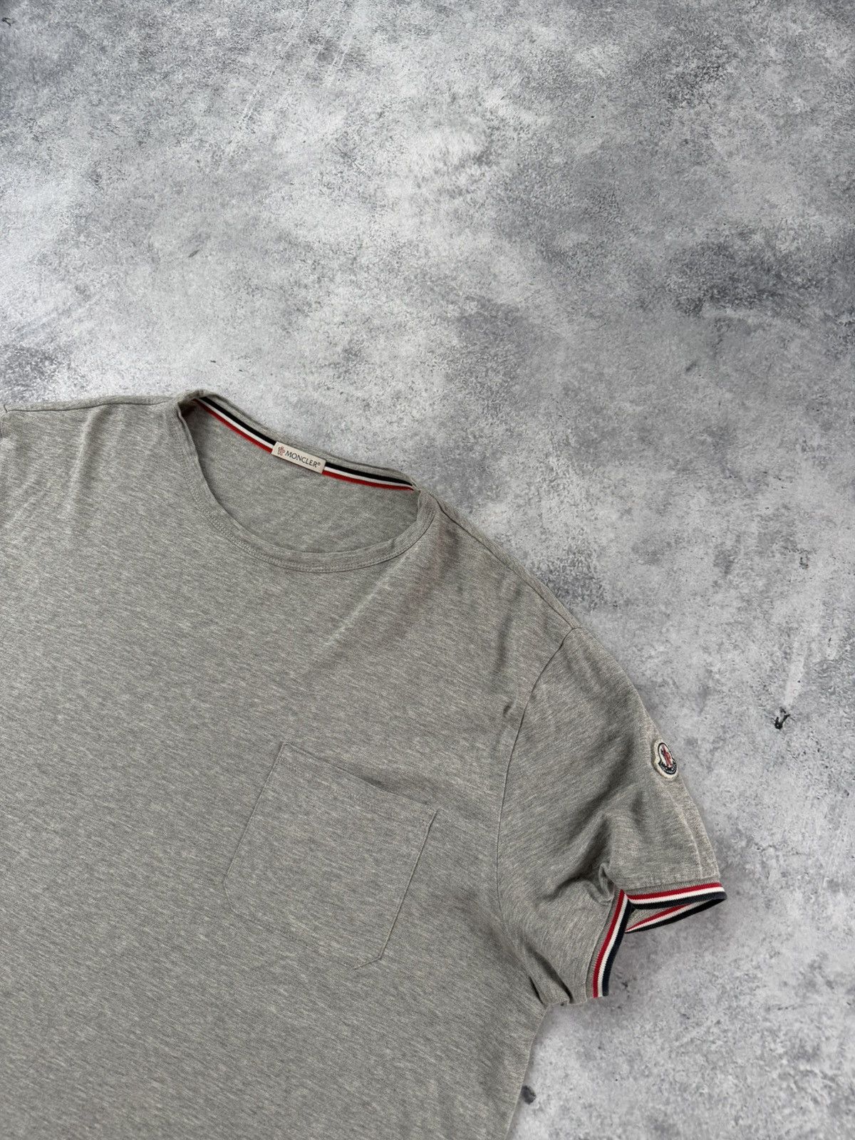 Moncler Moncler grey arm logo tee Size US XXL / EU 58 / 5 - 2 Thumbnail