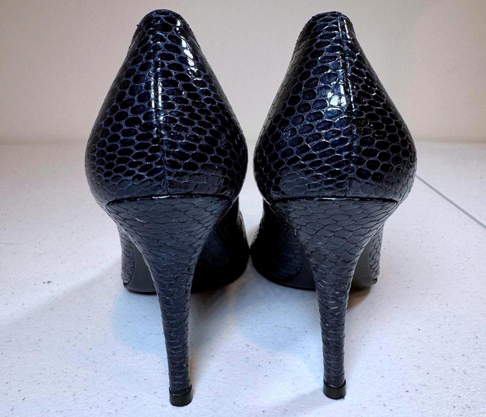 Stuart Weitzman Stuart Weitzman Navy Python Print Pointed Toe Pumps Size US 10.5 / IT 40.5 - 3 Thumbnail