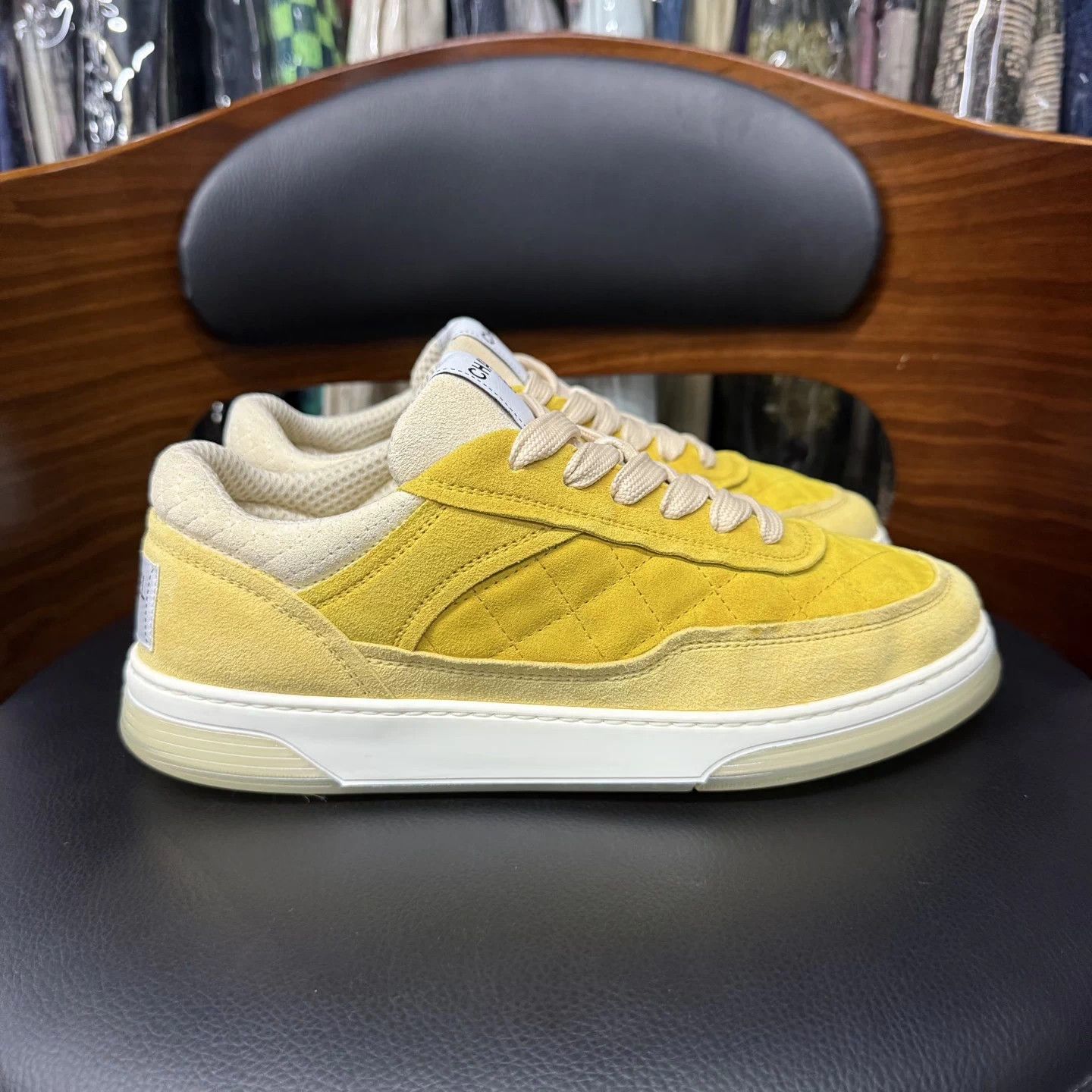Chanel Chanel Quilted Yellow Suede Kicks Wmns 38 Mint Size US 7 / IT 37 - 4 Thumbnail