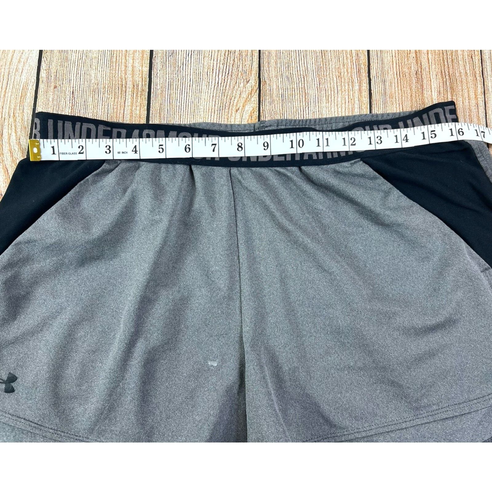 Under Armour Under Armour Shorts Women’s XL Black Grey Heatgear Loose Size 40" / US 18 - 7 Thumbnail