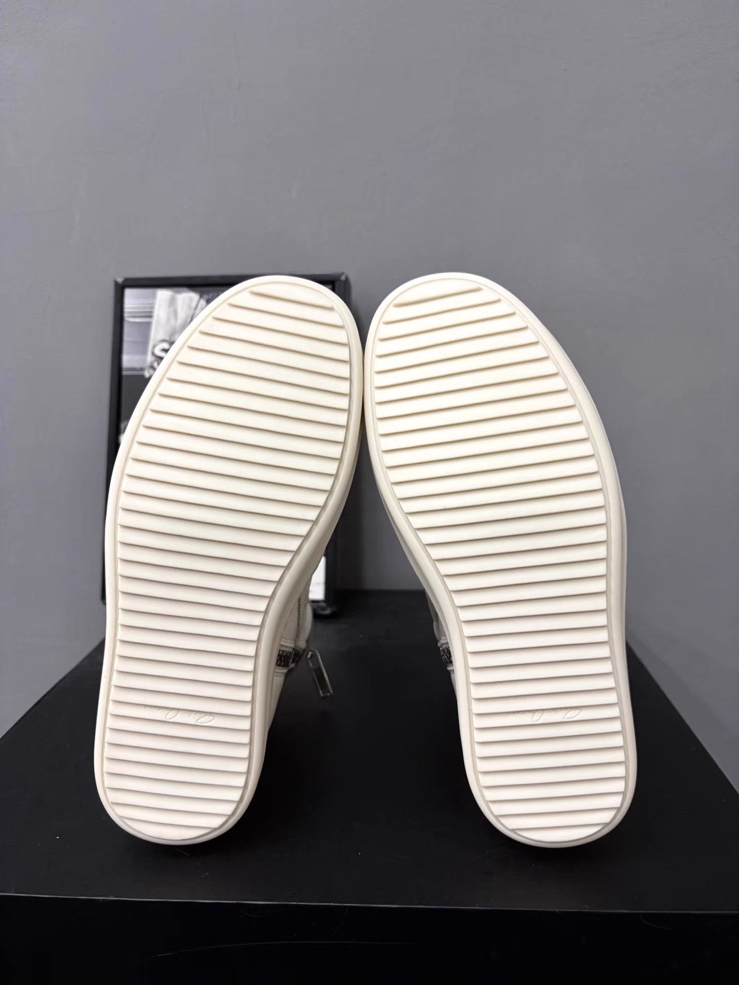Rick Owens Rick Owens Pure White Inverted Triangle High-Top Shoes K34 Size US 5 / IT 35 - 8 Thumbnail