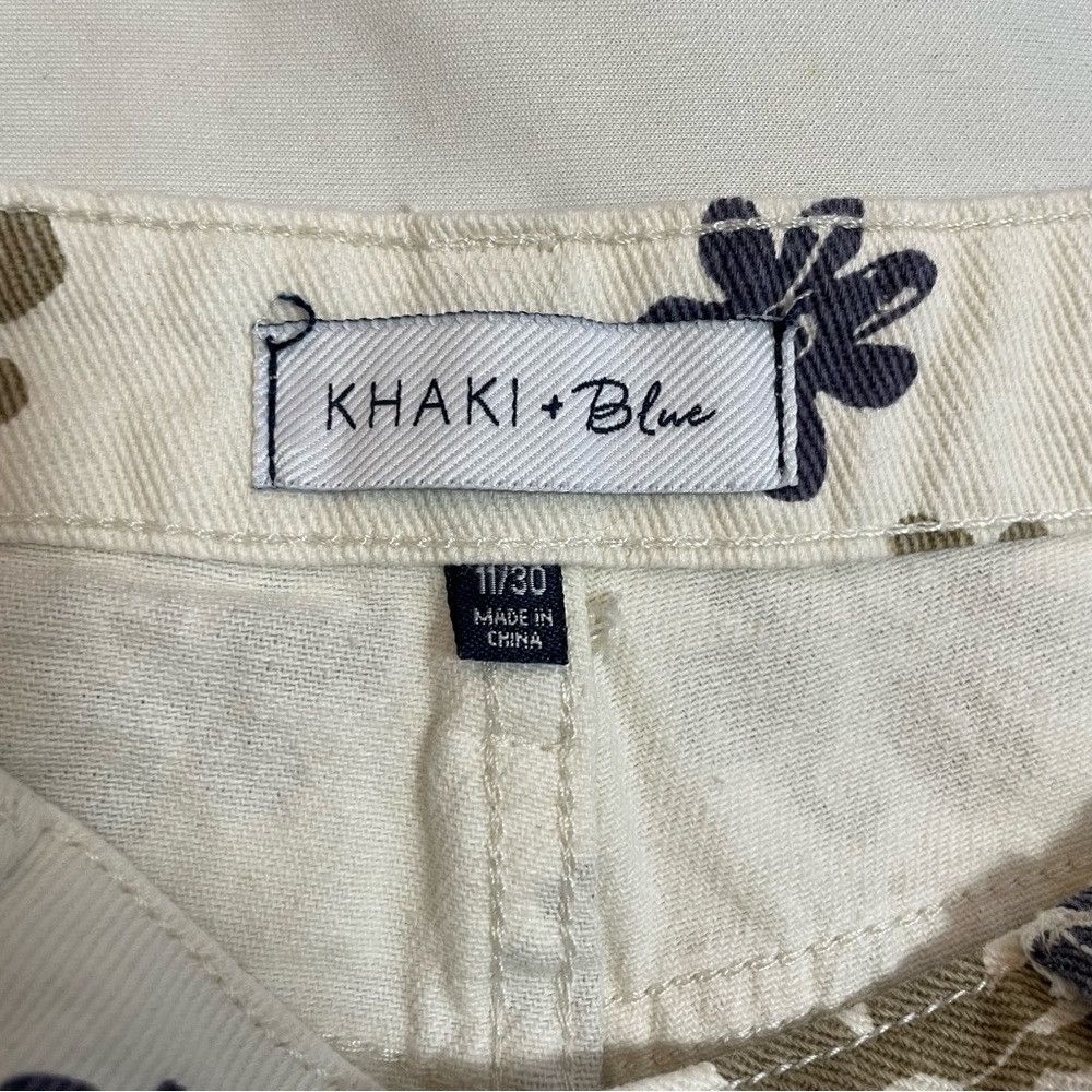 Other NWT New Khaki + Blue High Rise Floral Shorts Size 11/30 Size 30" / US 8 / IT 44 - 8 Thumbnail