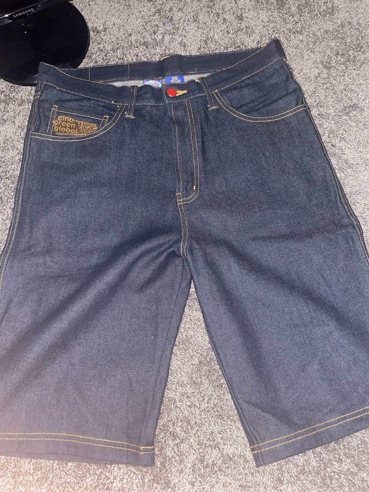 Vintage Gino Green Global Vintage Shorts Size US 32 / EU 48 - 1 Thumbnail