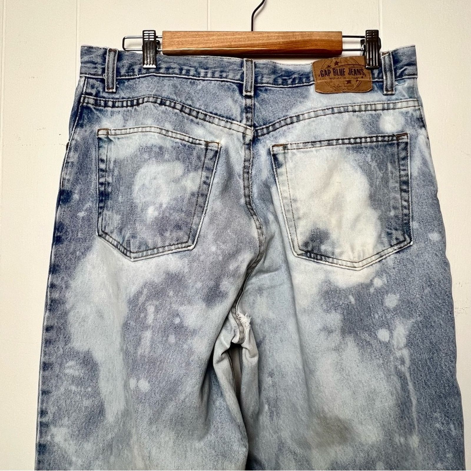 Gap Gap Distressed Marble Bleached Upcycled High Waist Mom Jean Size 32" / US 10 / IT 46 - 14 Thumbnail