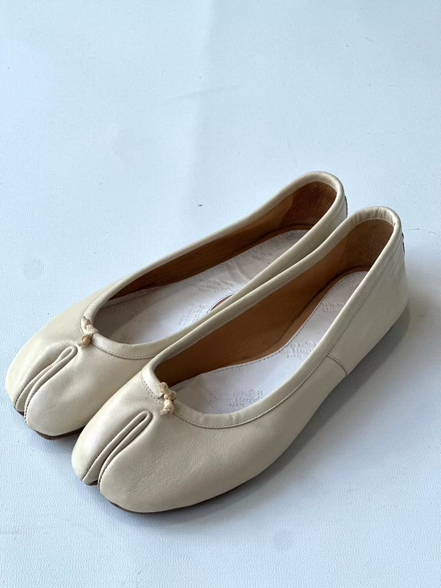 Maison Margiela Maison Margiela Tabi Split-Toe Leather Shoes Size US 6 / IT 36 - 1 Thumbnail