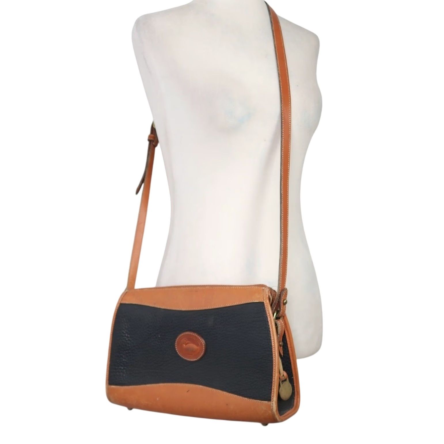 Dooney & Bourke VINTAGE Dooney & Bourke Crossbody Bag Purse Leather Black Tan Small 90s Womens Zip 11x7x3 Fans Work Casual Mens Women Girls Size ONE SIZE - 2 Thumbnail