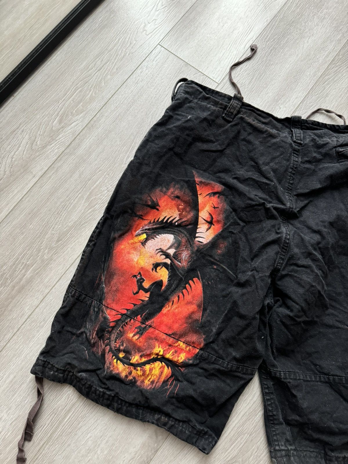 Vintage Spiral Fire Dragon Cargo Shorts Vintage Size US 36 / EU 52 - 8 Thumbnail