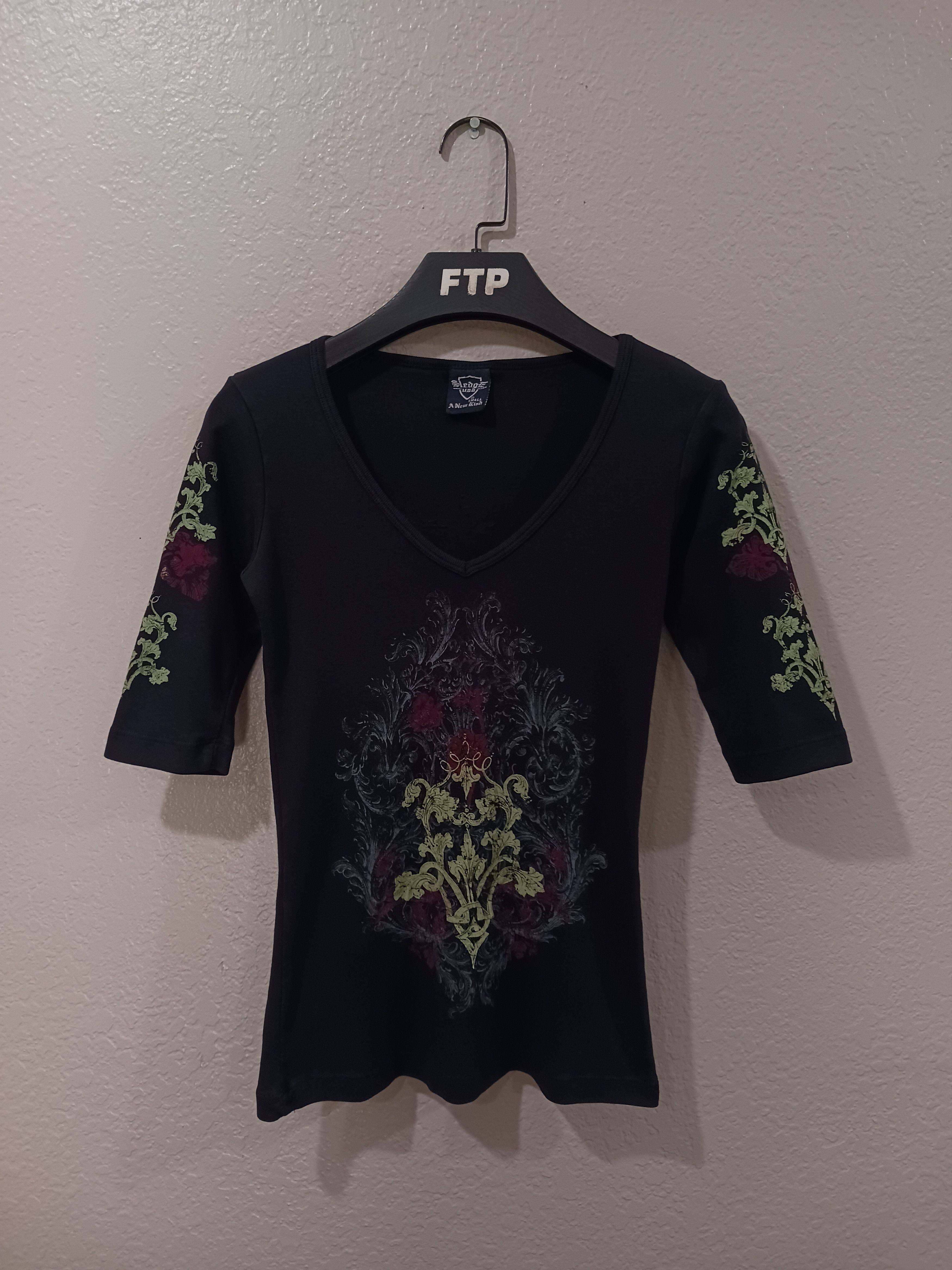 Vintage Sledge USA "Damask" Vintage 2000s 3/4 Sleeve V-Neck L/S Tee Size S / US 4 / IT 40 - 1 Thumbnail