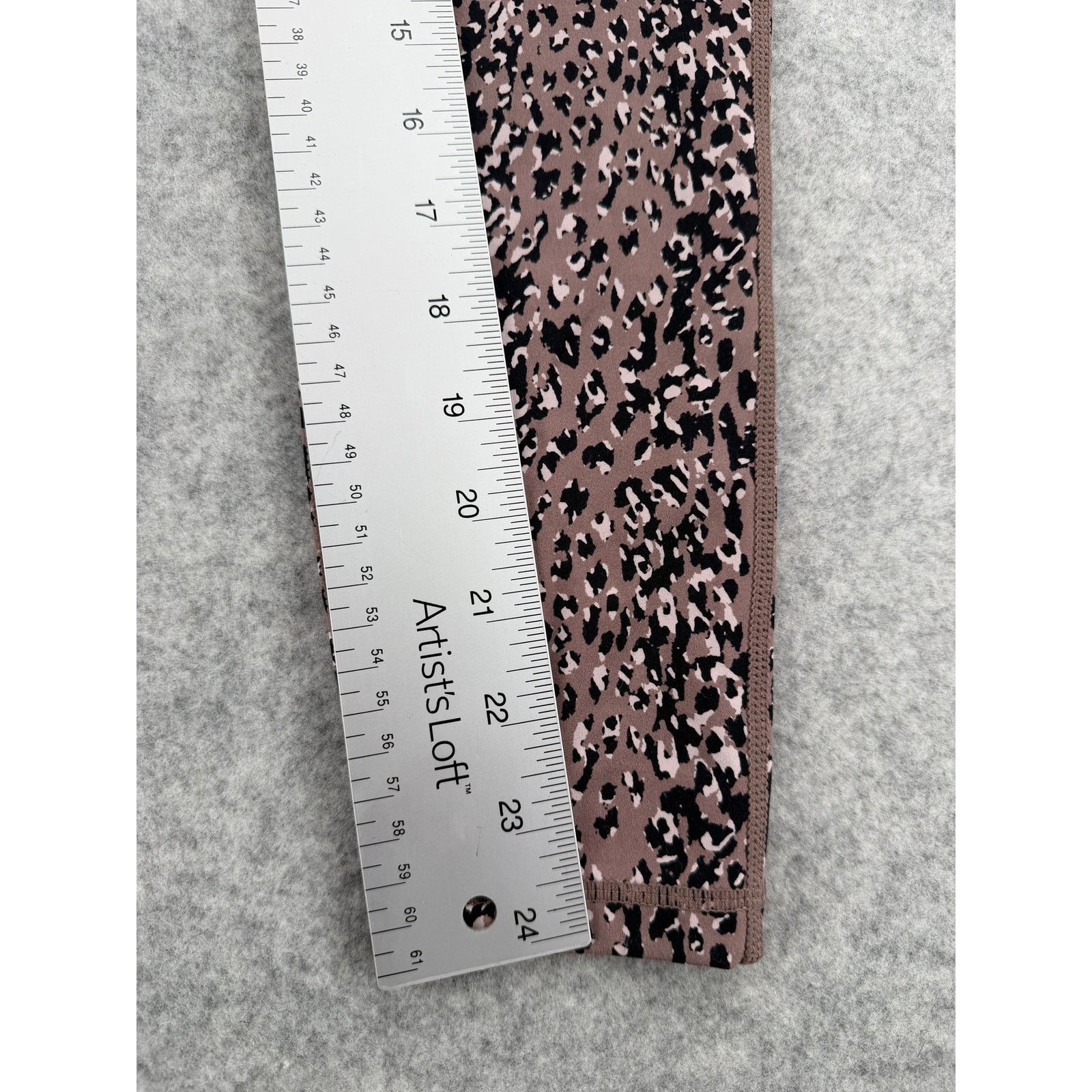 Varley NWT Varley Mix Speckle Animal Let's Go Pocket 2.0 Leggings Size 24" / US 00 / IT 34 - 9 Thumbnail