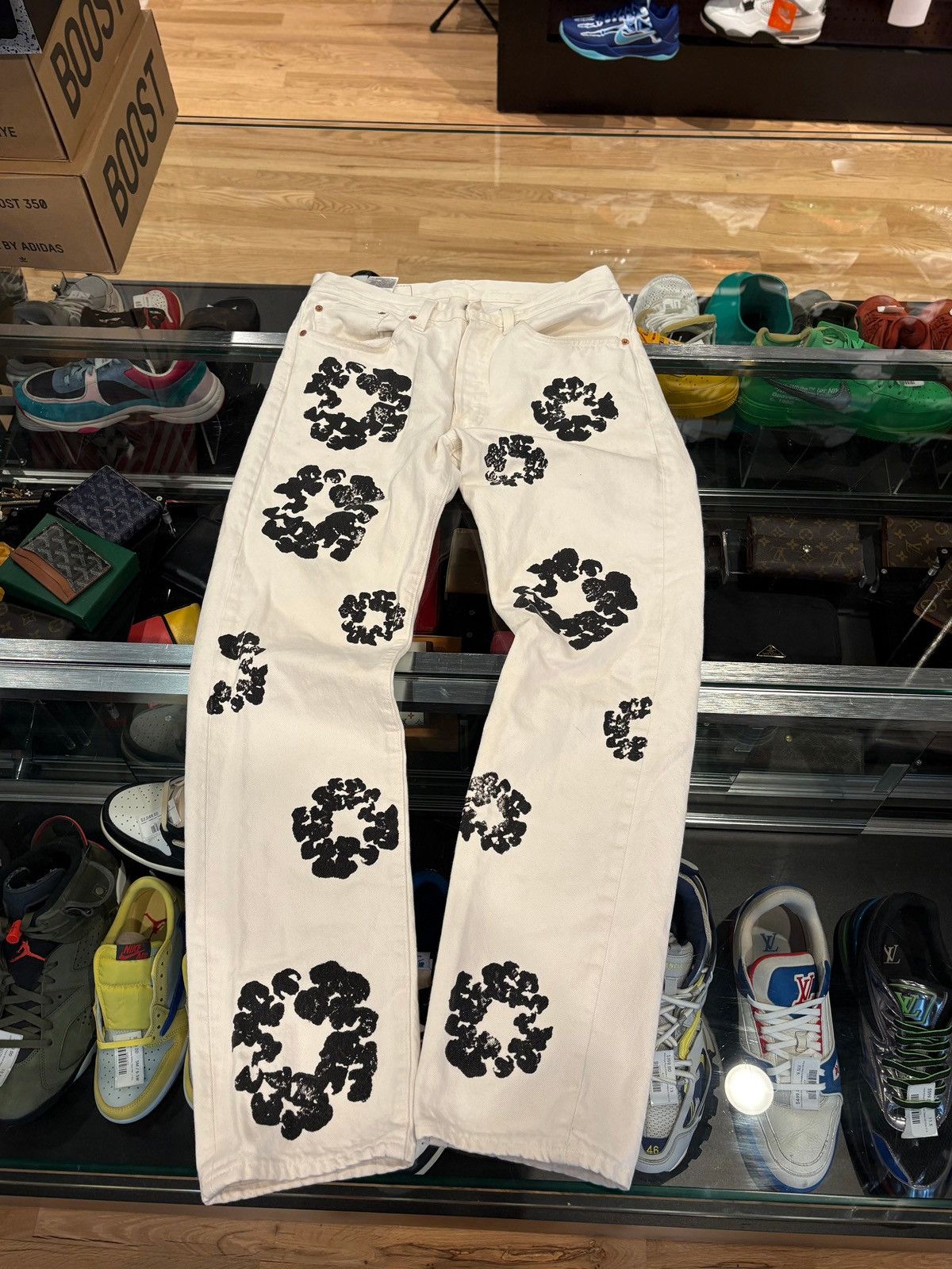 DENIM TEARS × Levi's Denim Tears White Levi’s Jeans Size 32 Size US 32 / EU 48 - 1 Thumbnail