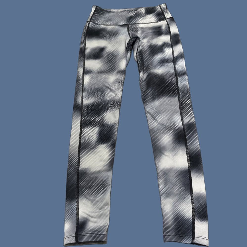 Athleta Athleta Leggings Womens XS Black Geometric Pattern Activewear Pull On Skinny Pockets Comfort Compression Textured Athleisure Size 26" / US 2 / IT 38 - 1 Thumbnail