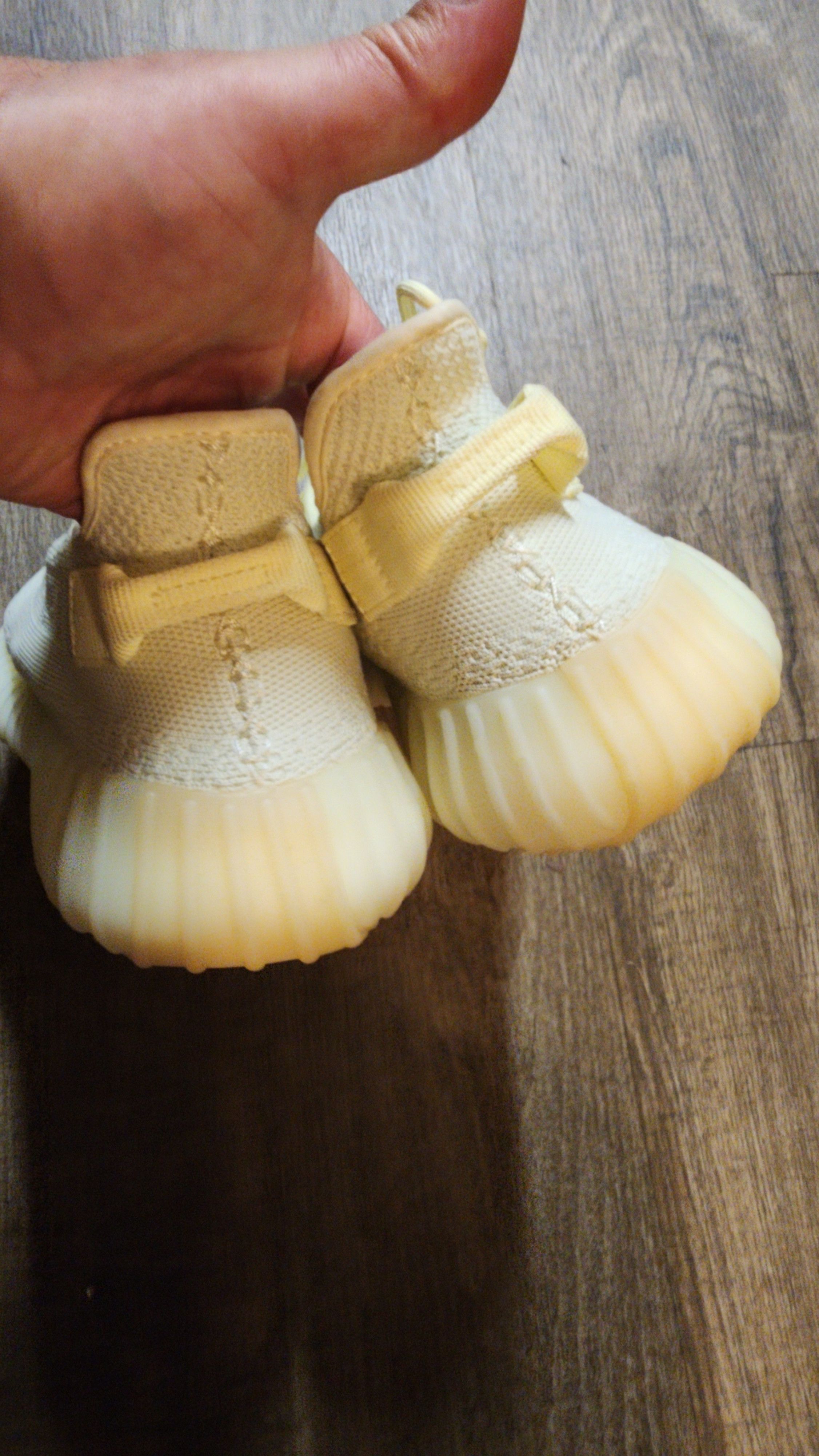 Adidas Yeezy 350 v2 butter Size US 9.5 / EU 42-43 - 5 Thumbnail