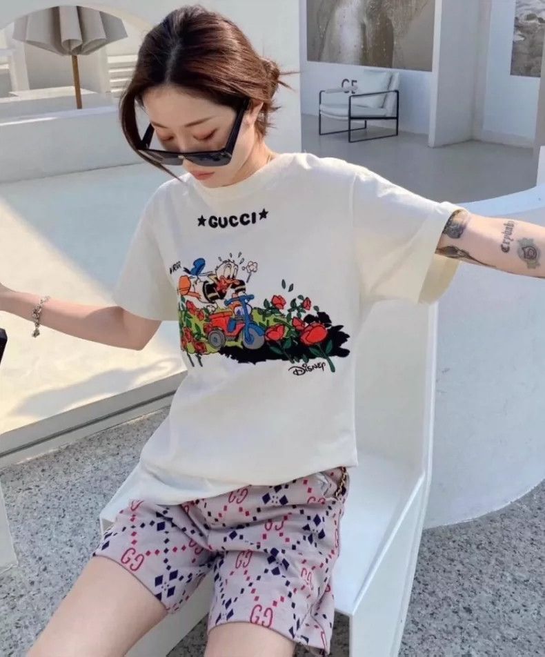 Gucci Gucci White logo Donald Duck embroidered cotton round-neck Size US S / EU 44-46 / 1 - 9 Thumbnail