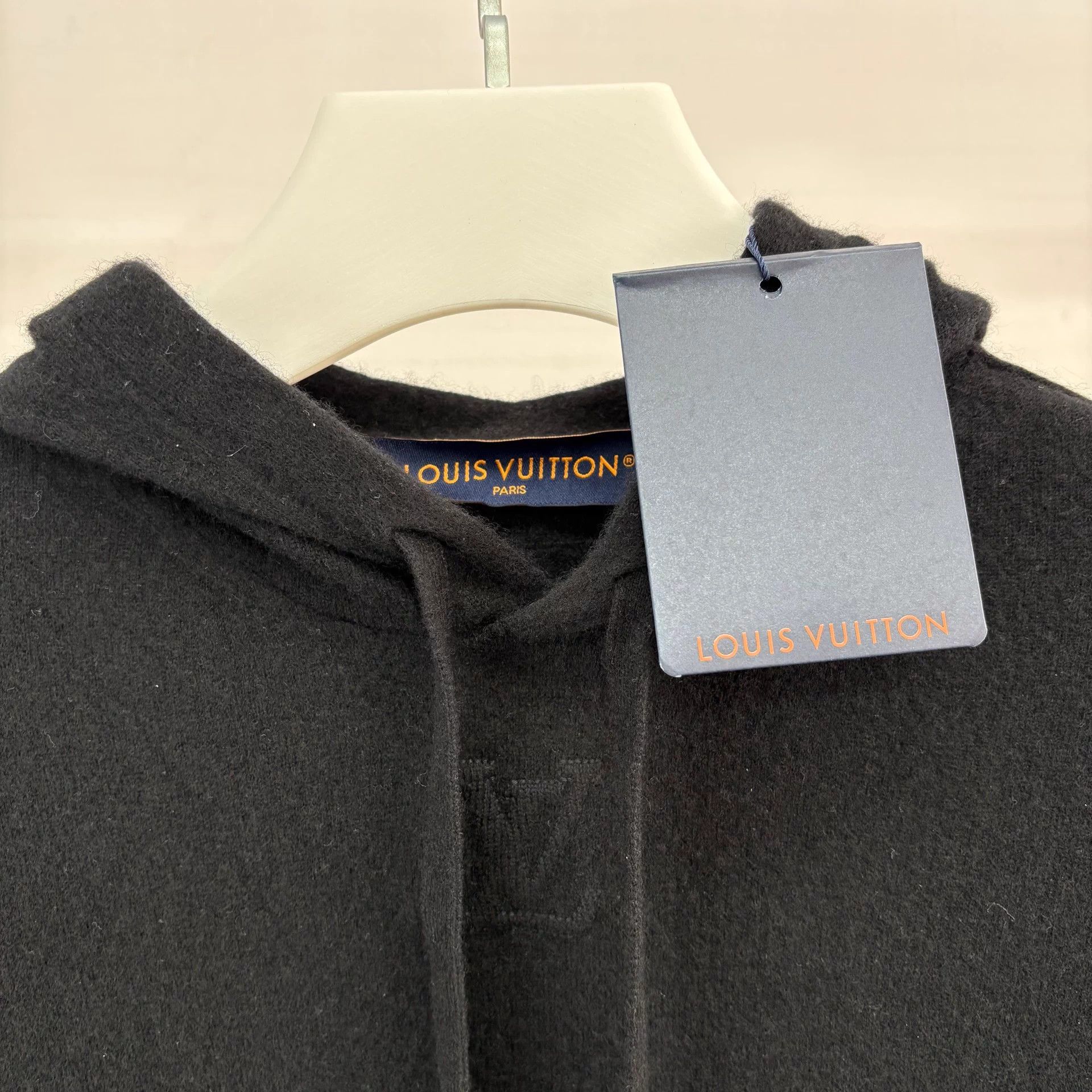 Louis Vuitton LV embossed logo cashmere hoodie S new made Italy Size US S / EU 44-46 / 1 - 3 Thumbnail