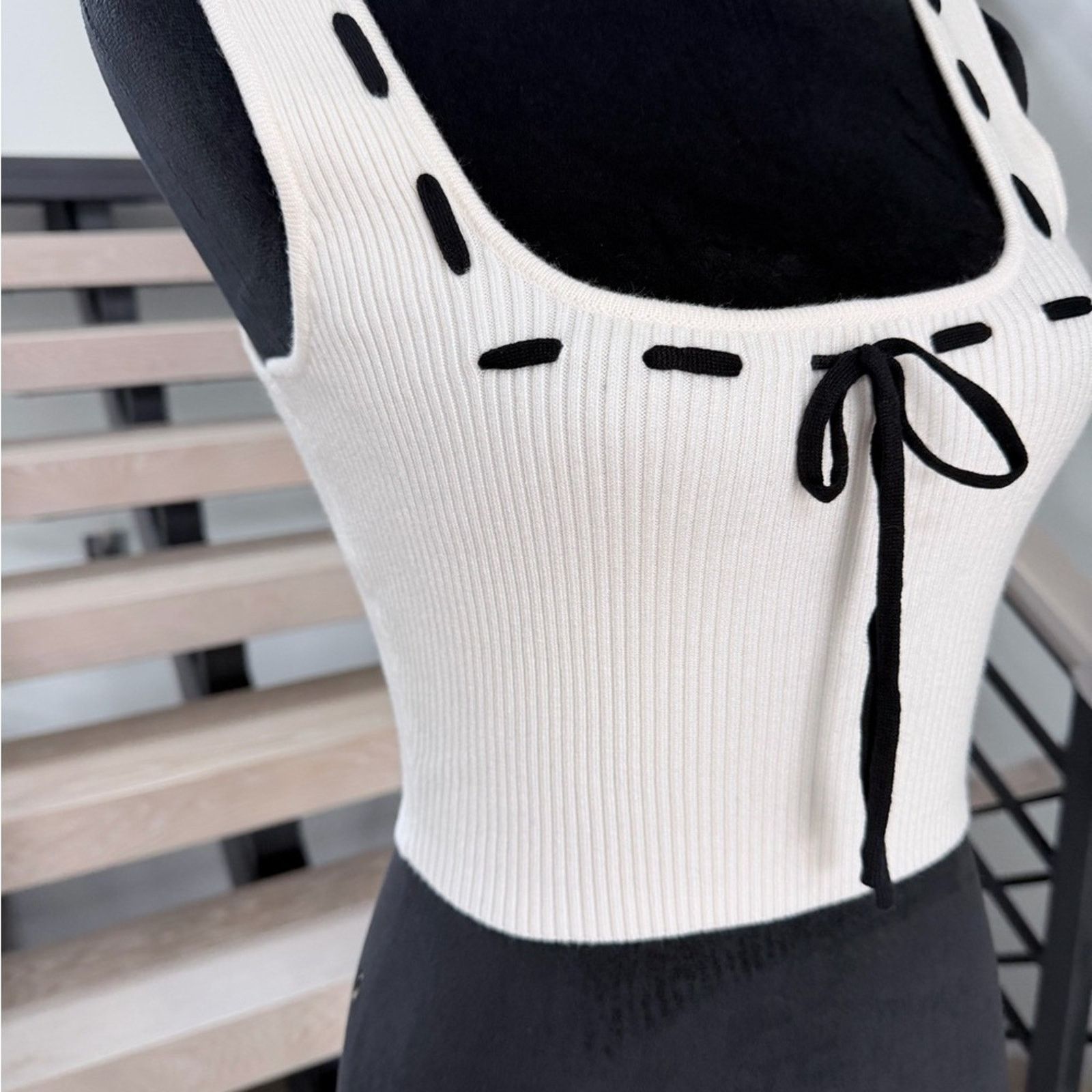 Other New Y2K White and Black Sleeveless Crop Top with Bow Detail Size S / US 4 / IT 40 - 4 Thumbnail