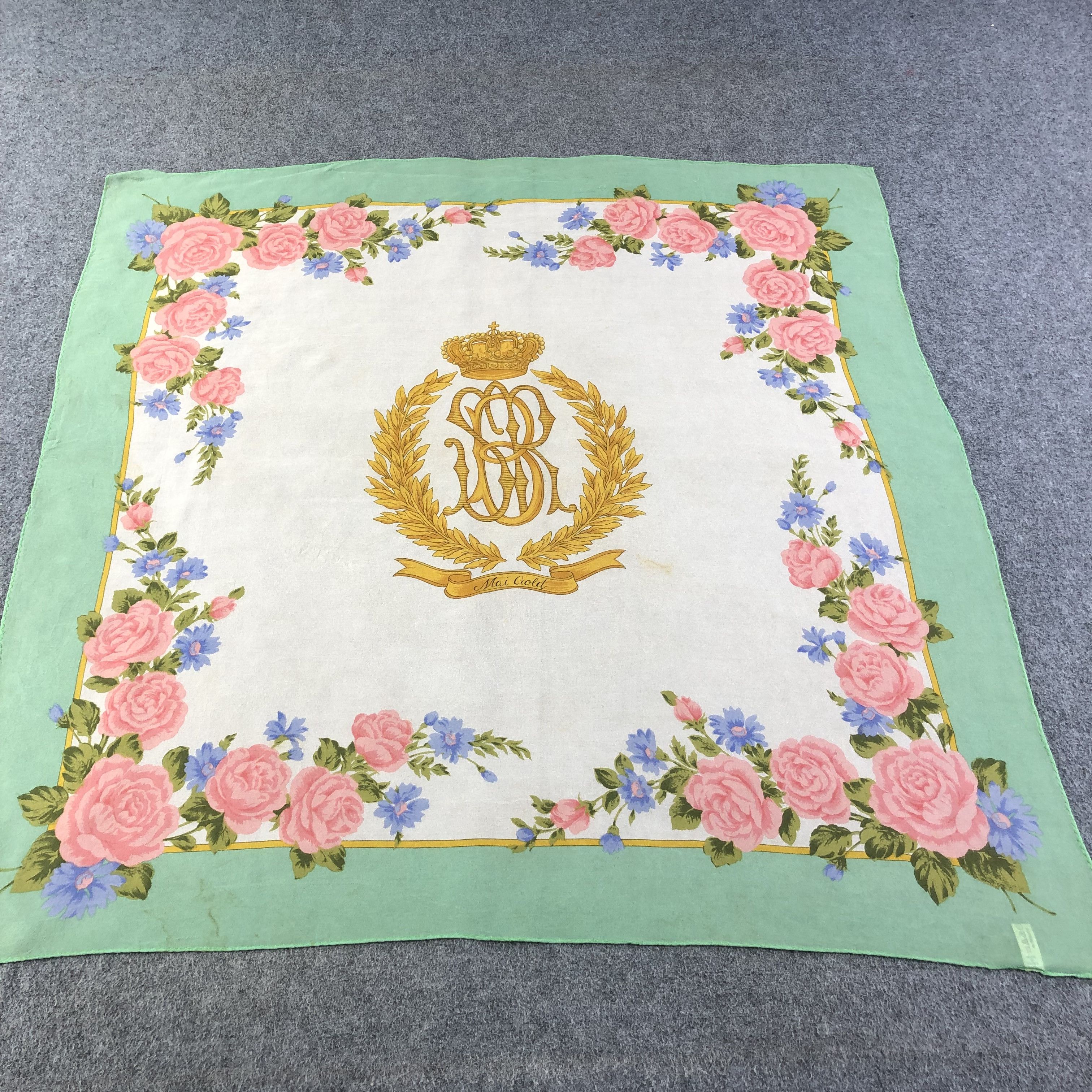 Japanese Brand Mai Gold Slit Thread Silk Scarf M834 Size ONE SIZE - 1 Thumbnail
