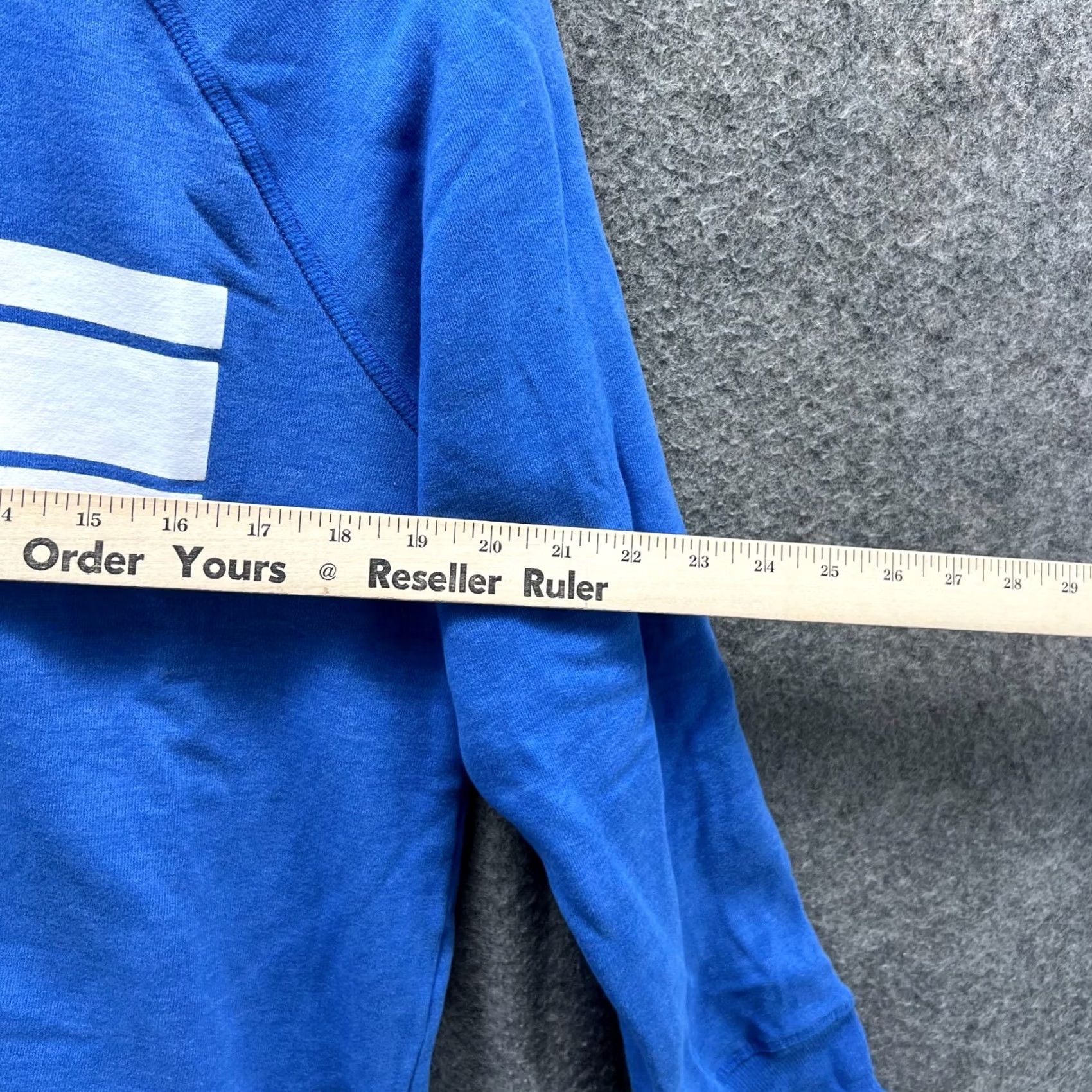 Tommy Hilfiger VINTAGE Tommy Hilfiger Sweatshirt Womens Large Blue Pullover Crewneck TH Logo Big Print Crew Neck Big Print Logo Sweater Women L Blue All Seasons Size L / US 10 / IT 46 - 5 Thumbnail