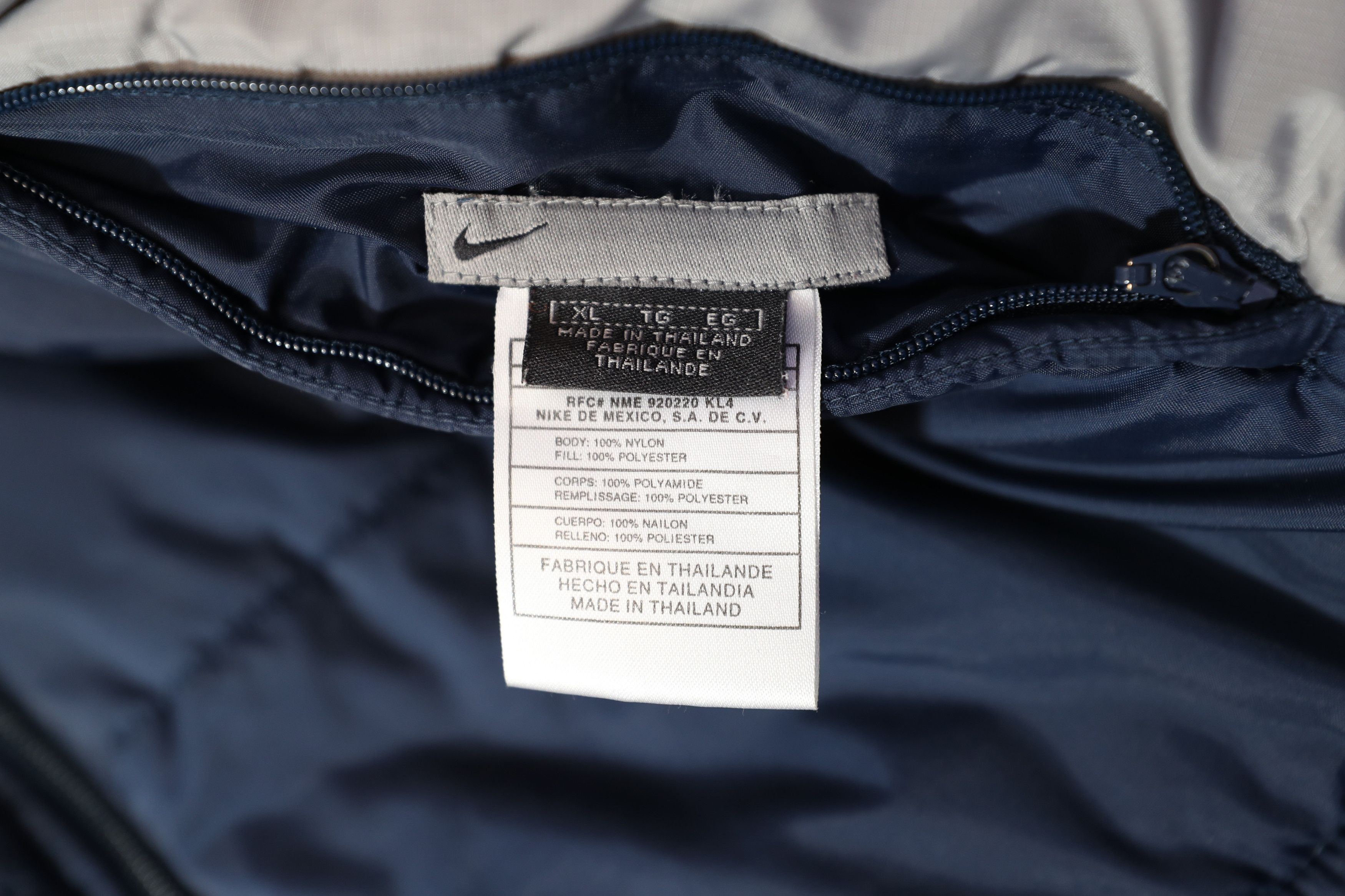 Nike Nike Vintage Reversible Navy/Gray Puffy Nike Jacket (XL) Size US XL / EU 56 / 4 - 14 Thumbnail