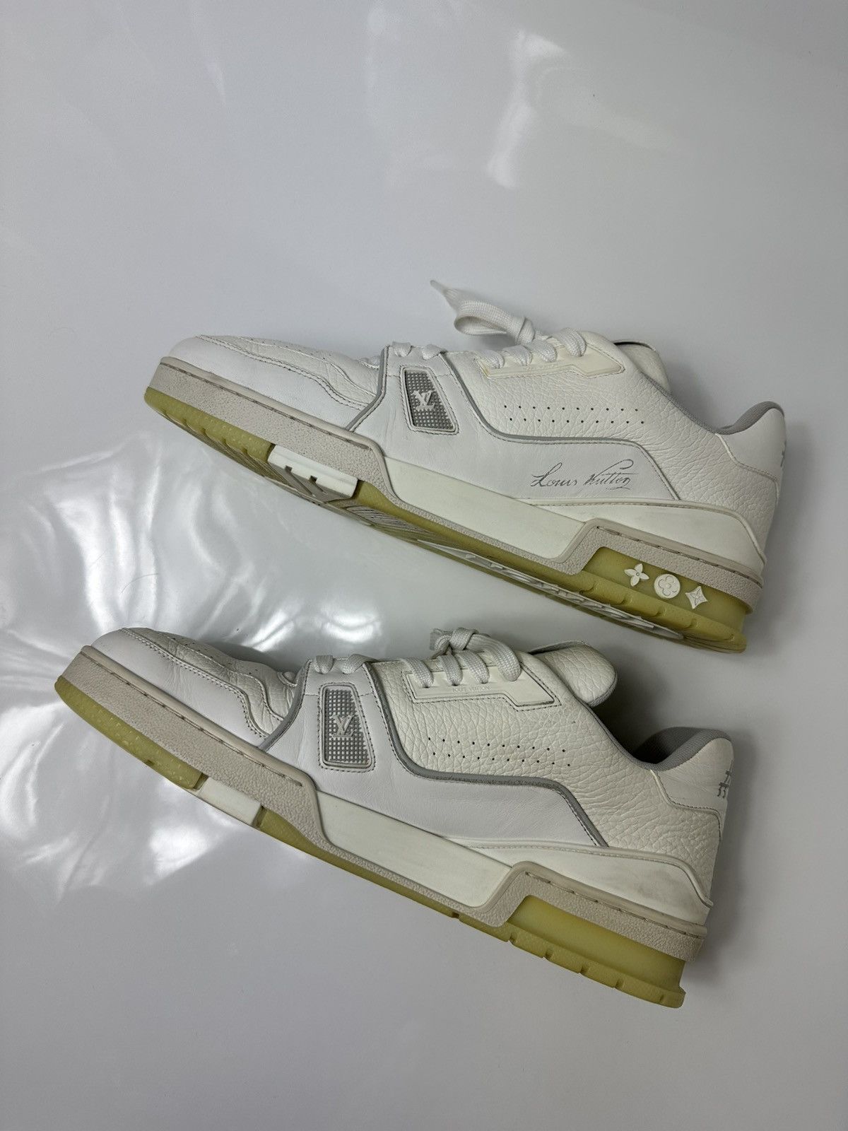 Louis Vuitton Louis Vuitton Trainer White/Grey Signature Size US 9.5 / EU 42-43 - 2 Thumbnail