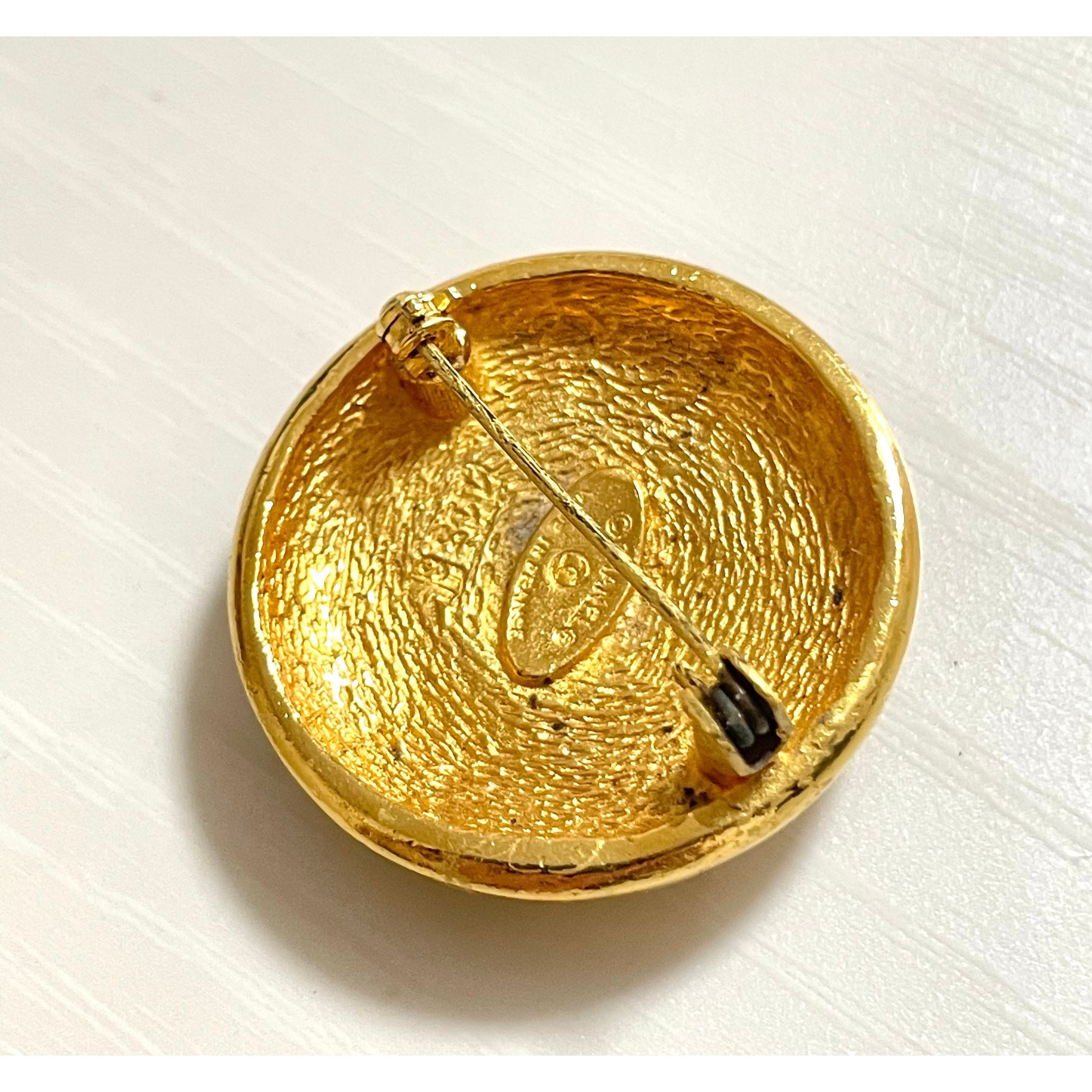 Chanel Vintage CHANEL round CC brooch, sunburst design. France Size ONE SIZE - 3 Thumbnail