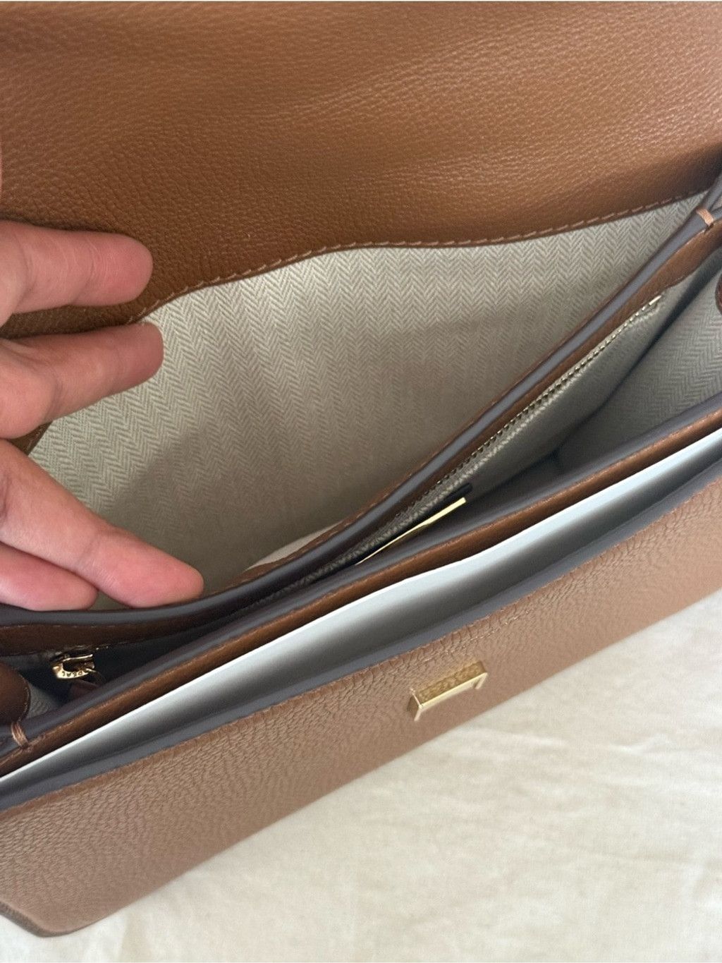Tory Burch New Tory Burch Britten adjustable shoulder Leather bag with Size ONE SIZE - 8 Thumbnail
