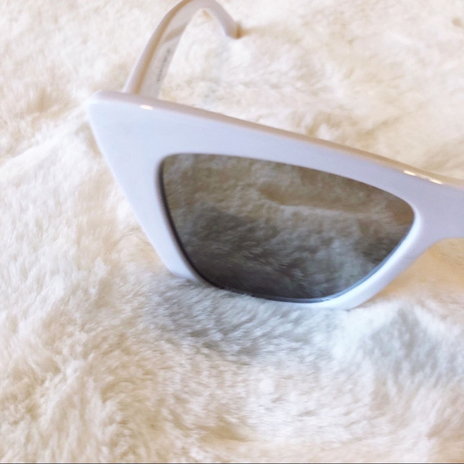 Other Kiara White Mirrored Full Rim Cat Eye Sunglasses Size ONE SIZE - 5 Thumbnail