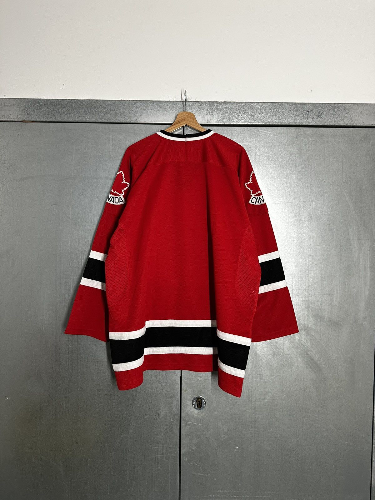 Nike Vintage Nike Canada Ice Hockey National Team NFL Jersey Size US XL / EU 56 / 4 - 9 Thumbnail