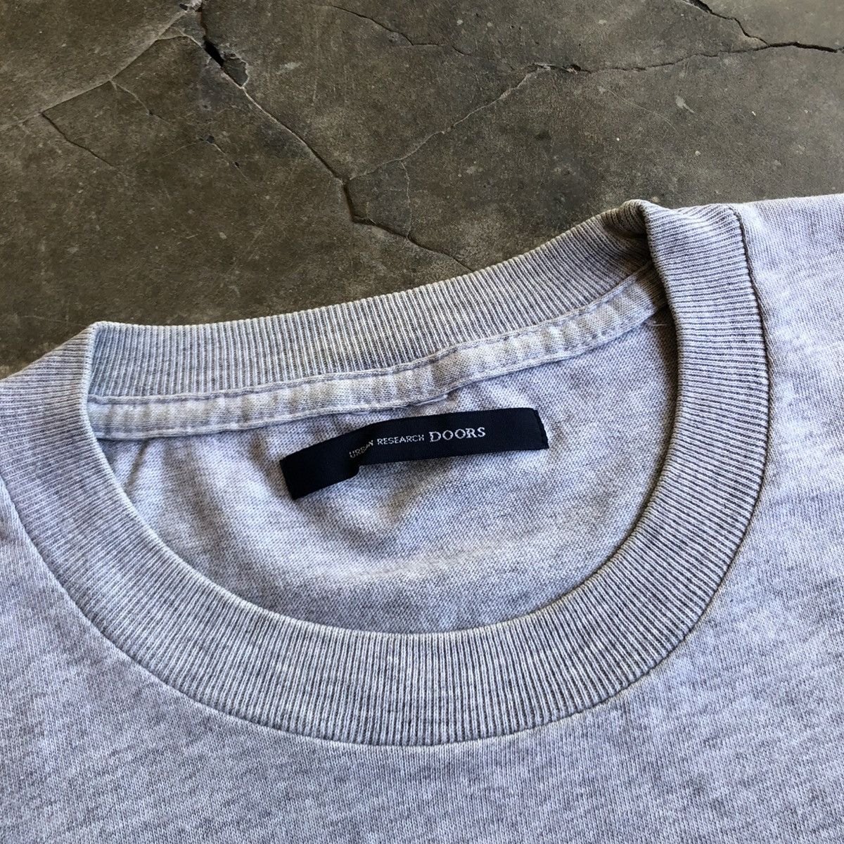 URBAN RESEARCH DOORS 🇯🇵2000s Urban Research Doors Big Pocket With Zipper Tee Grey Size US M / EU 48-50 / 2 - 9 Thumbnail