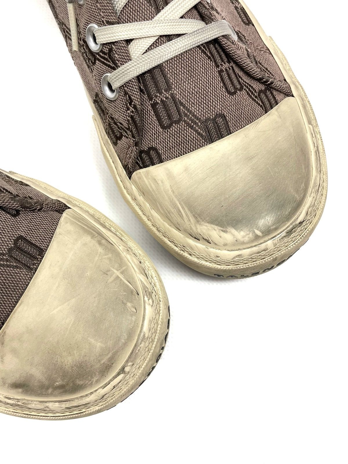 Balenciaga Balenciaga All Over BB Logo Low Top Sneakers - EU 41 (UK 8) Size US 11 / IT 41 - 13 Thumbnail