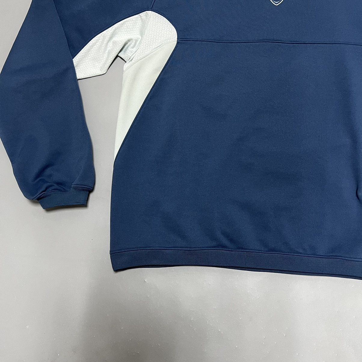 Nike × Vintage Vintage Nike y2k Center Logo Swoosh sweatshirt Size US S / EU 44-46 / 1 - 4 Thumbnail